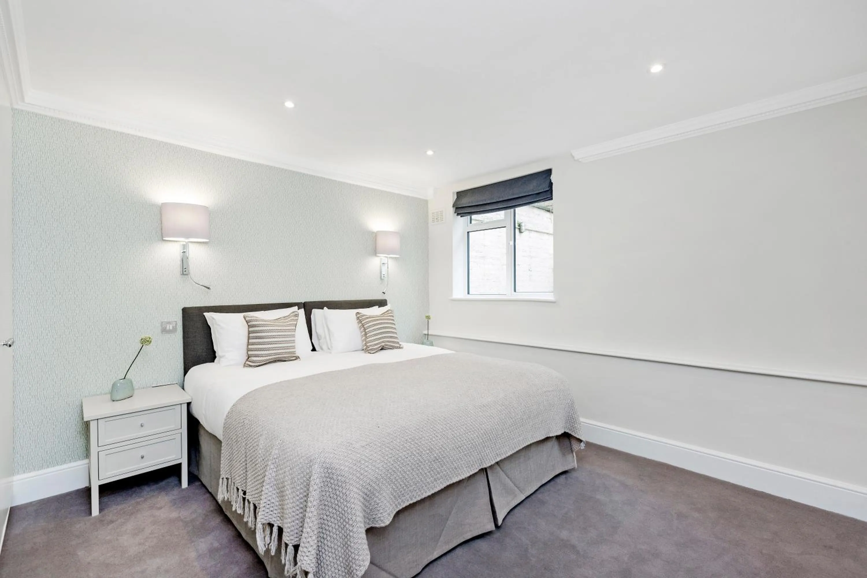 Bedroom, Bed in Queensgate Court