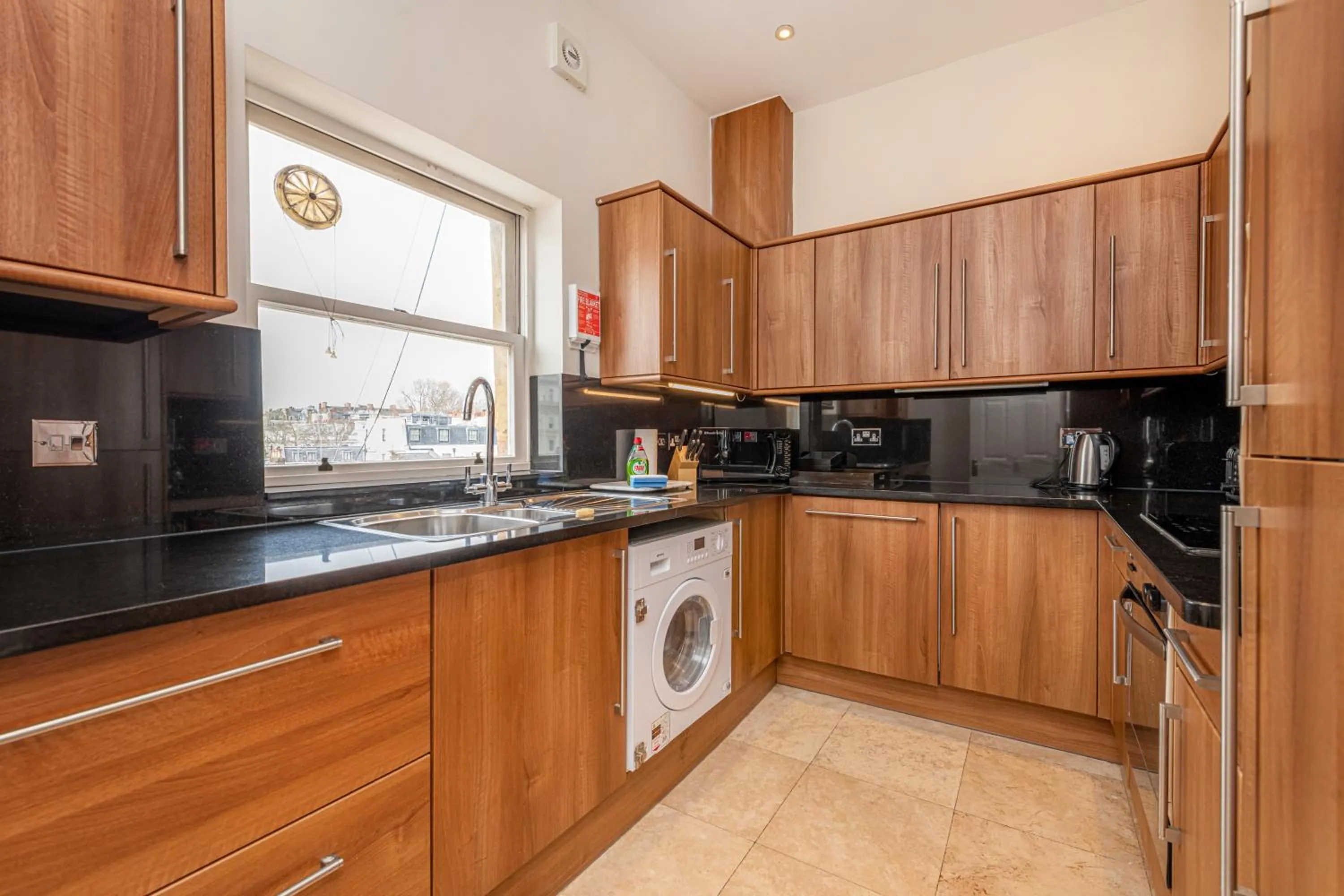 Kitchen or kitchenette in Queensgate Court