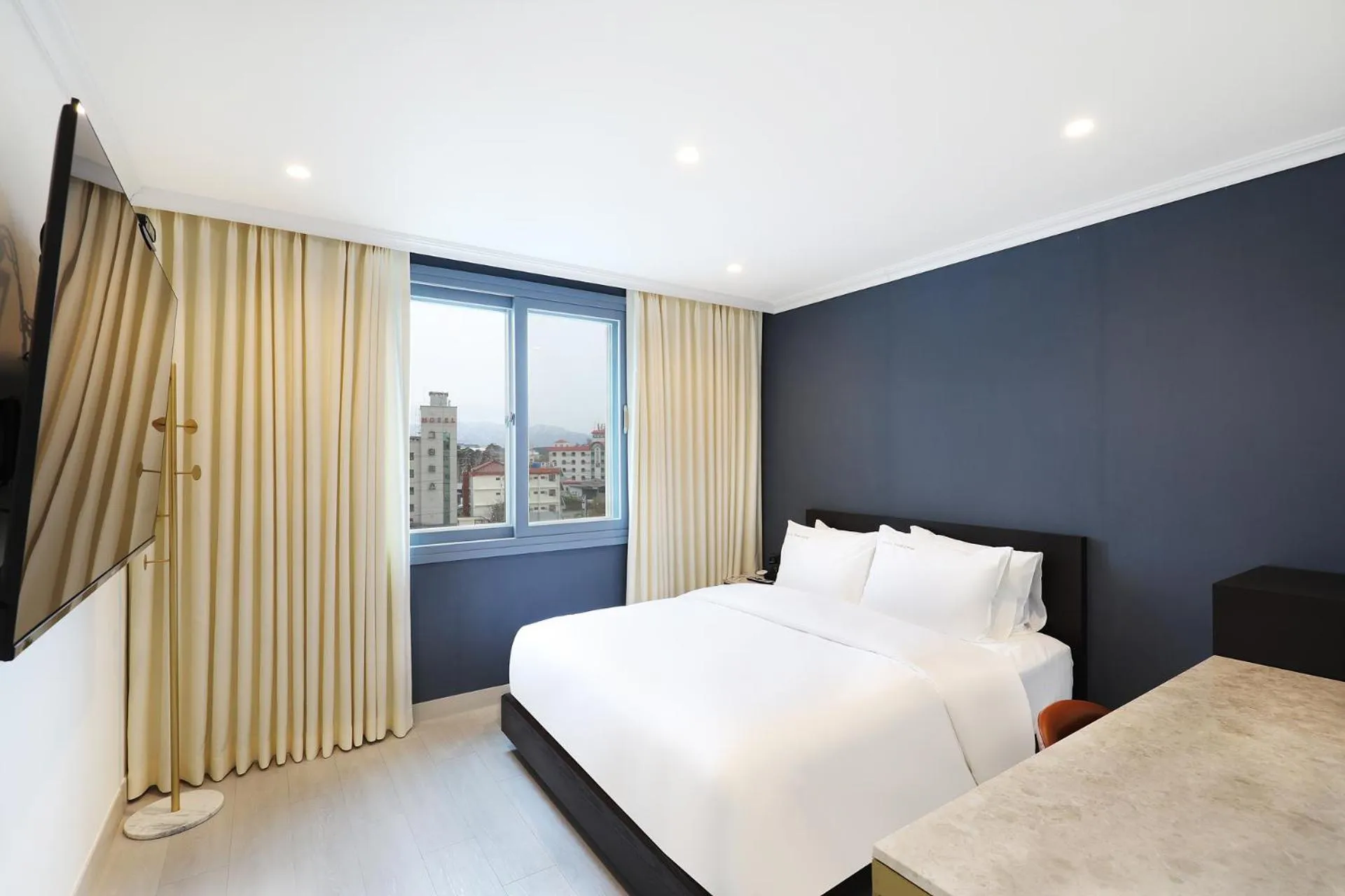 Bed in Hotel The One