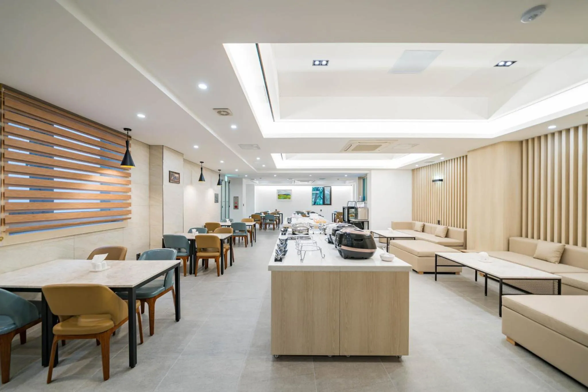 Restaurant/places to eat in Hound Hotel Gwangju Cheomdan