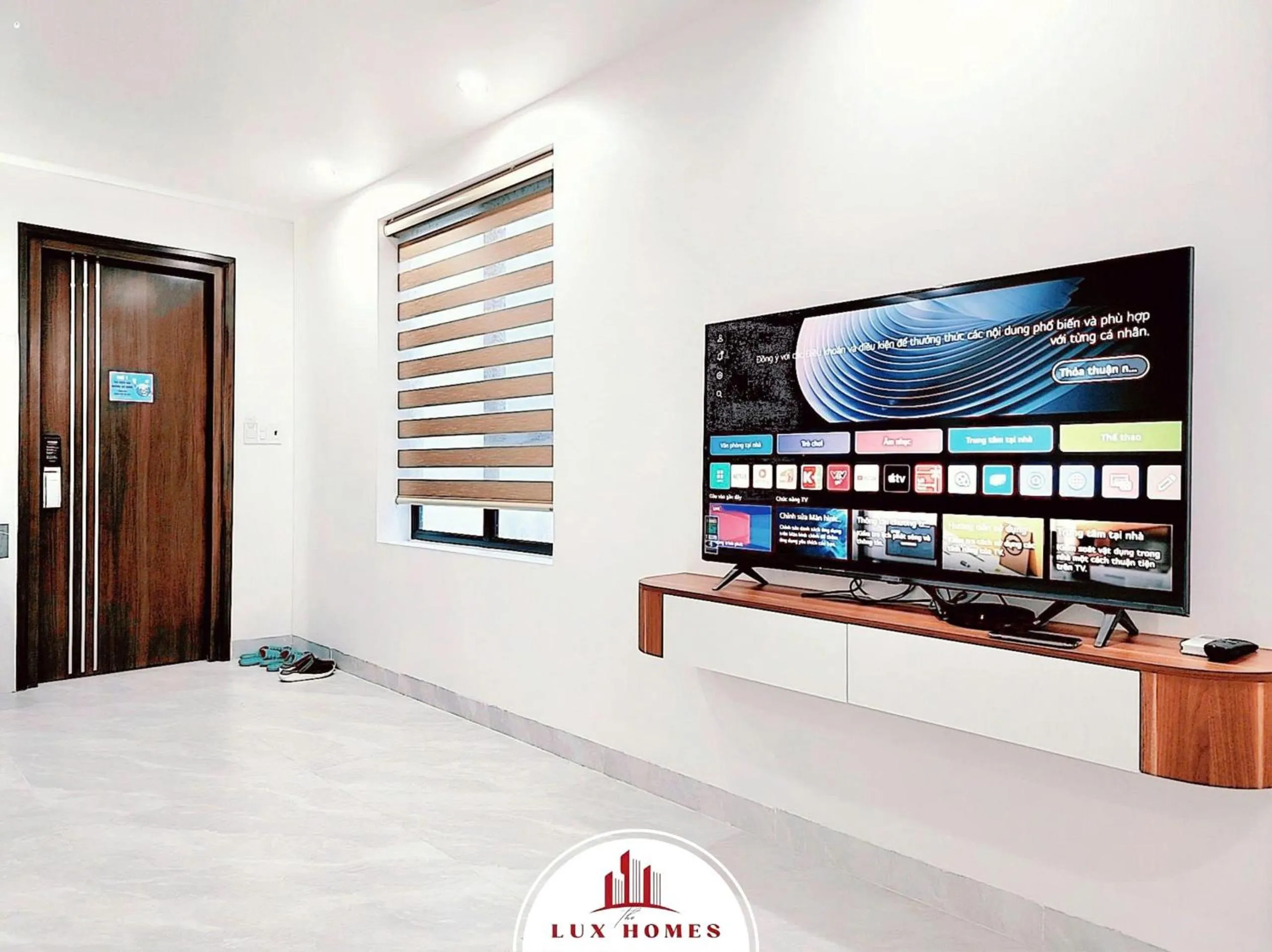 Communal lounge/ TV room in The LuxHomes Apartment ᵀᴹ I 231 Văn Cao