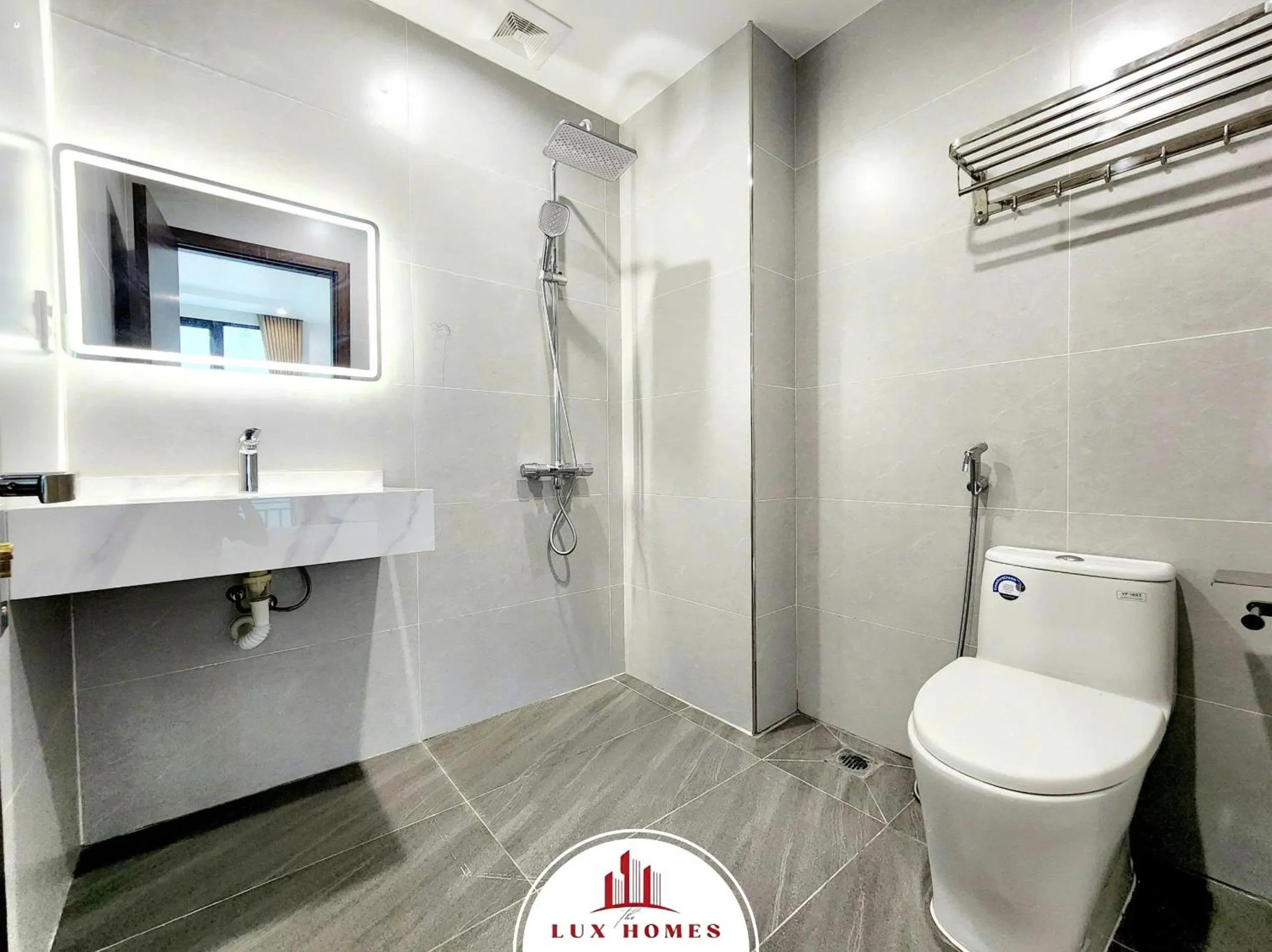 Shower in The LuxHomes Apartment ᵀᴹ I 231 Văn Cao