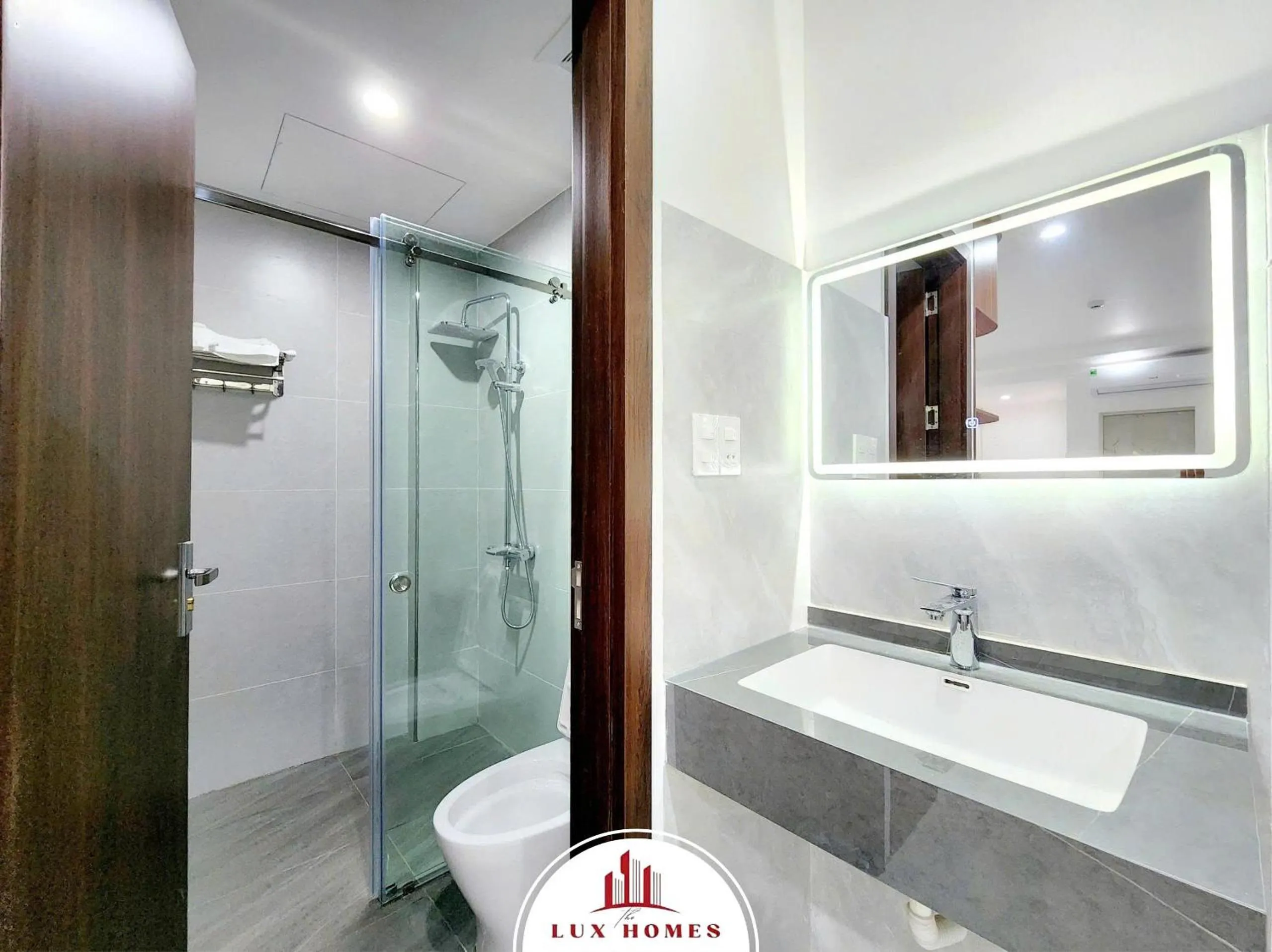 Shower in The LuxHomes Apartment ᵀᴹ I 231 Văn Cao
