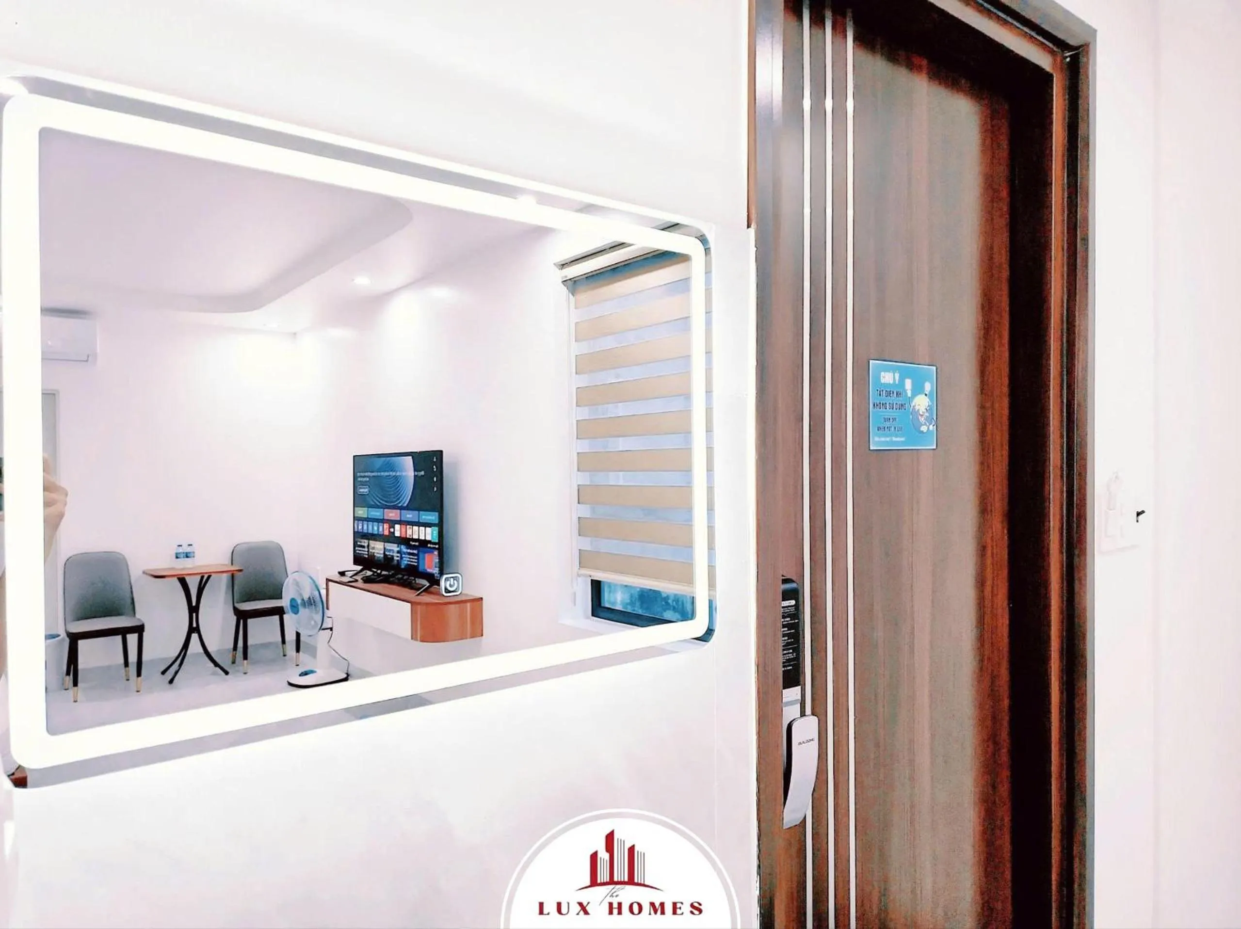 TV and multimedia in The LuxHomes Apartment ᵀᴹ I 231 Văn Cao