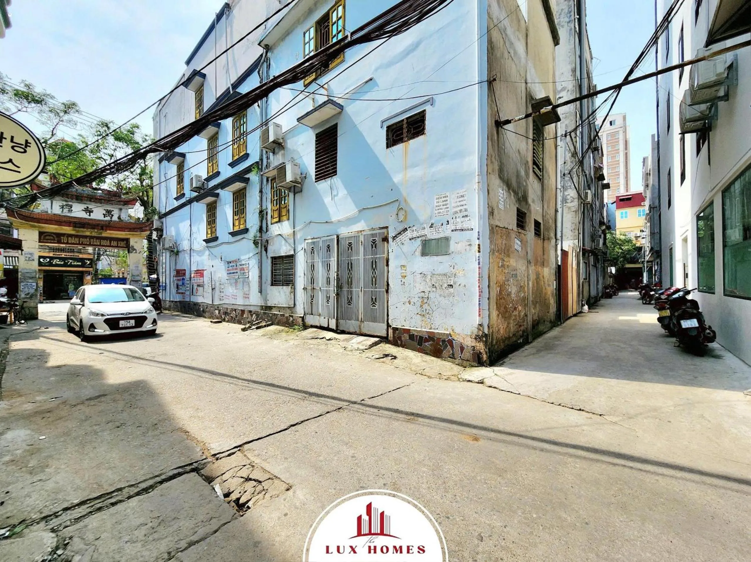 Neighbourhood in The LuxHomes Apartment ᵀᴹ I 231 Văn Cao