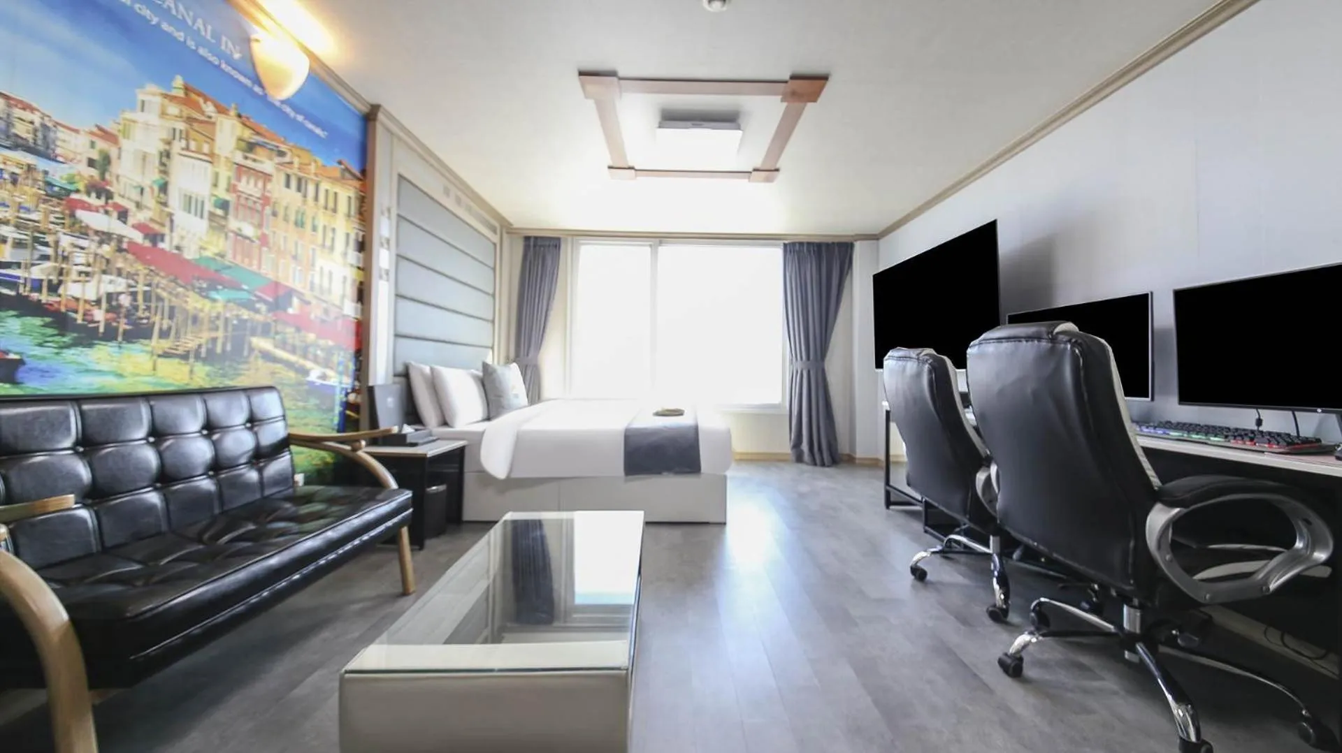 TV and multimedia in Sokcho Ritz Hotel