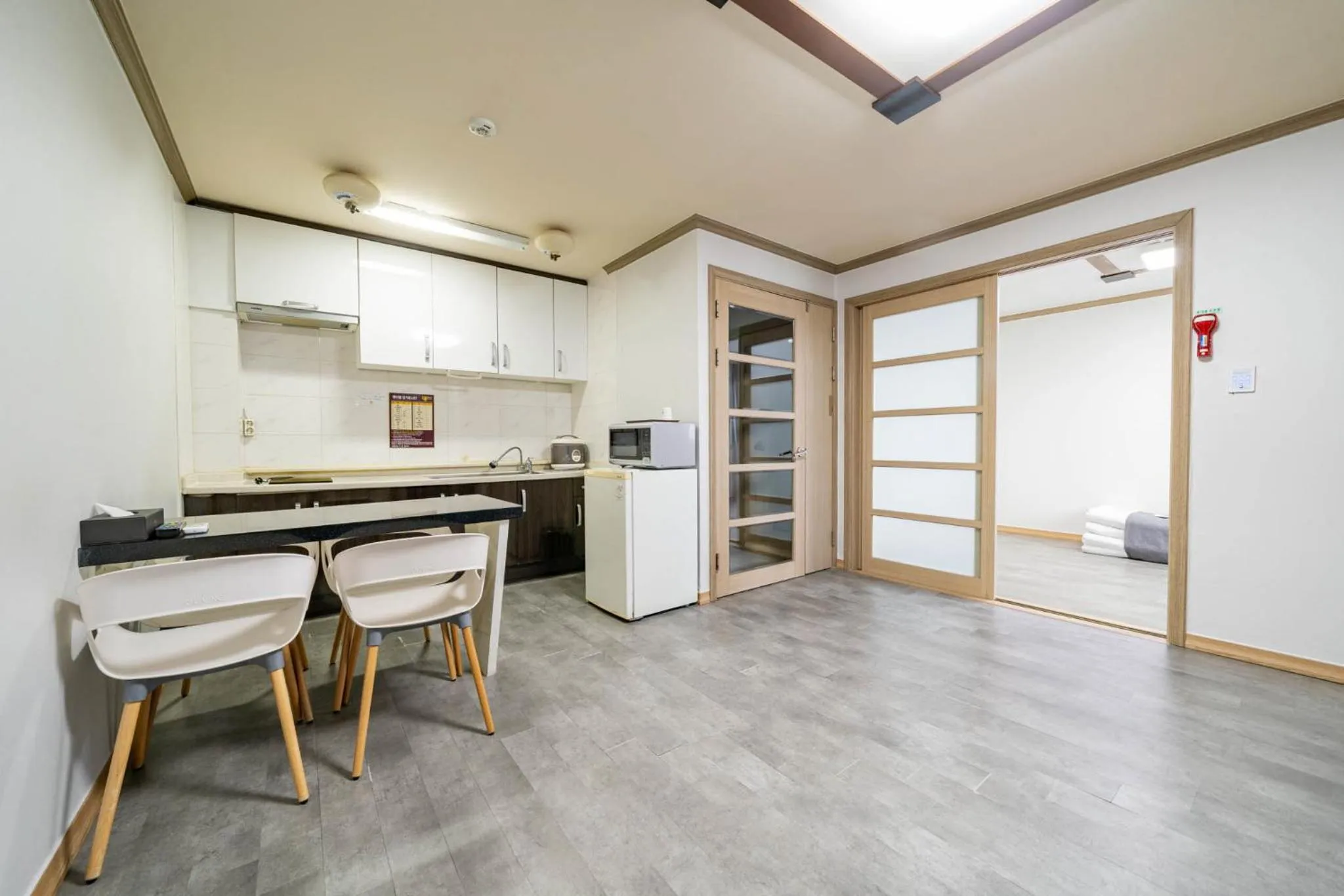 Kitchen or kitchenette in Sokcho Ritz Hotel