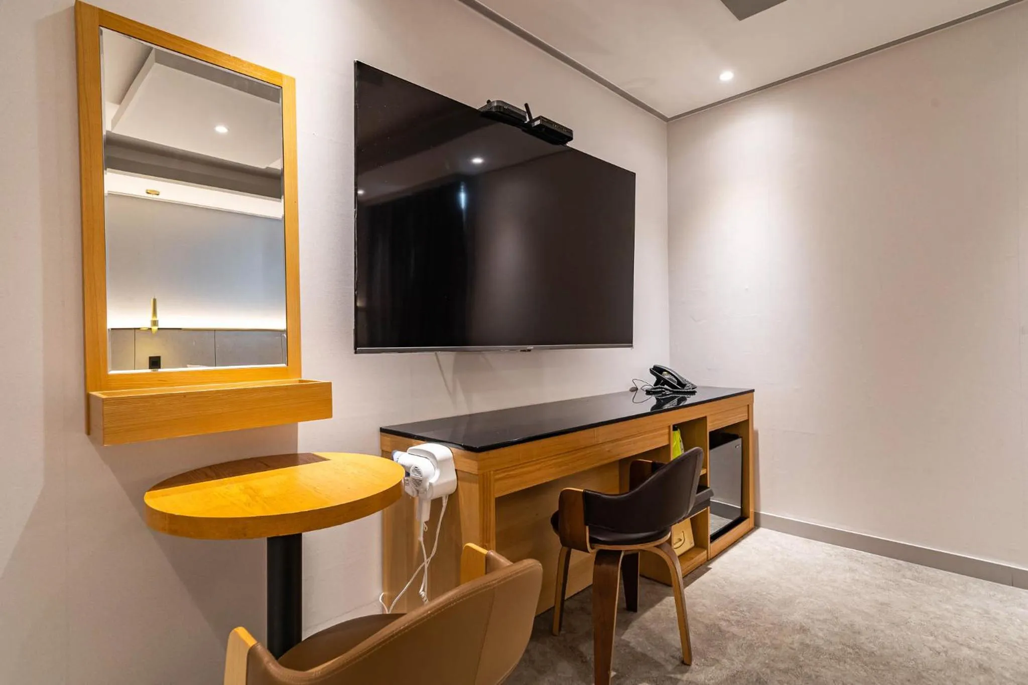 TV and multimedia in Sokcho Ritz Hotel