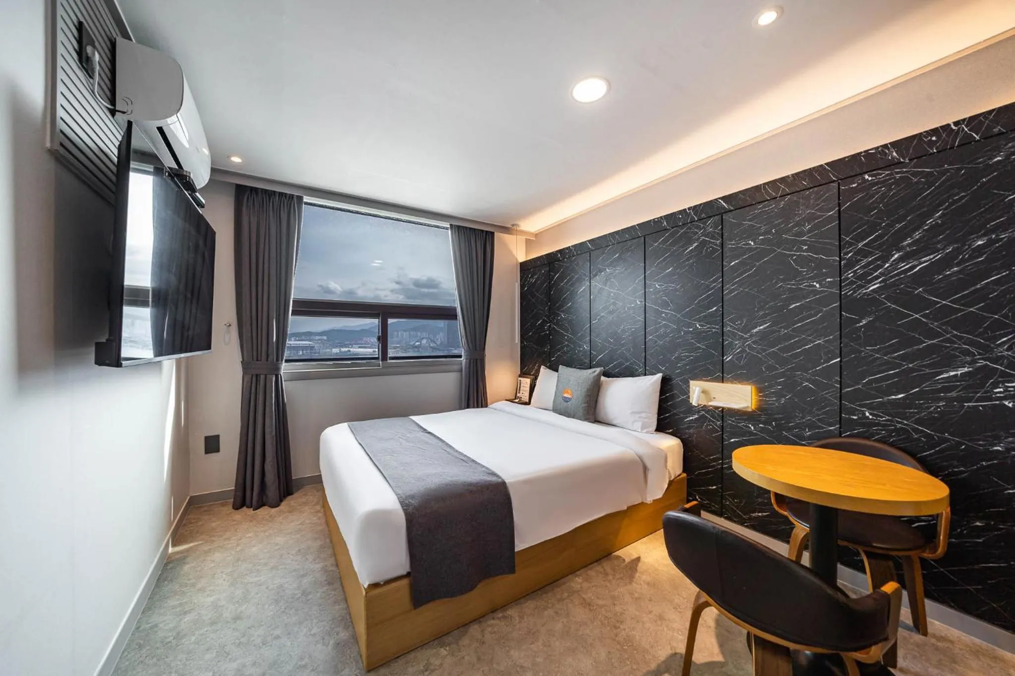 Bed in Sokcho Ritz Hotel