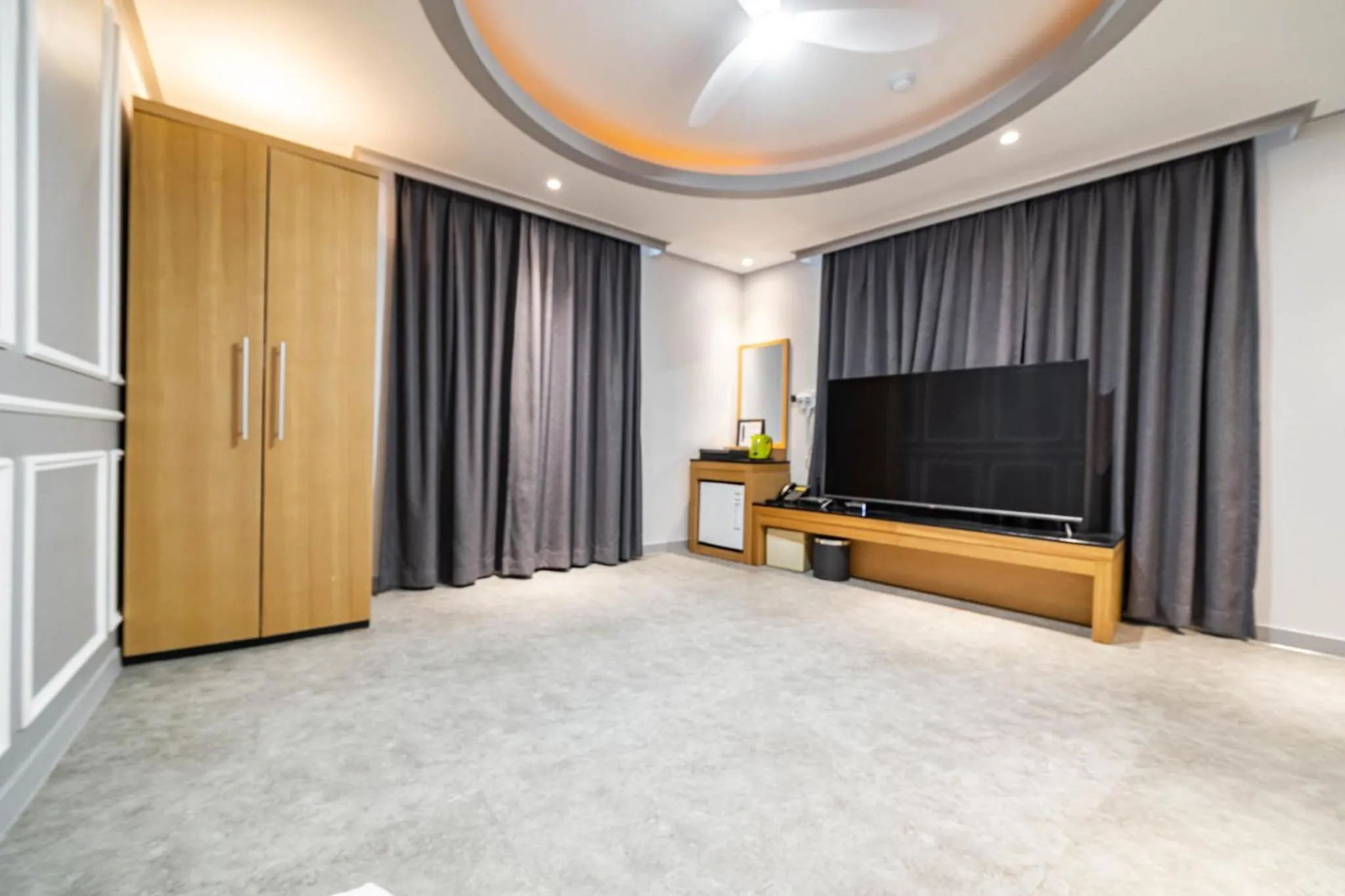 TV and multimedia in Sokcho Ritz Hotel