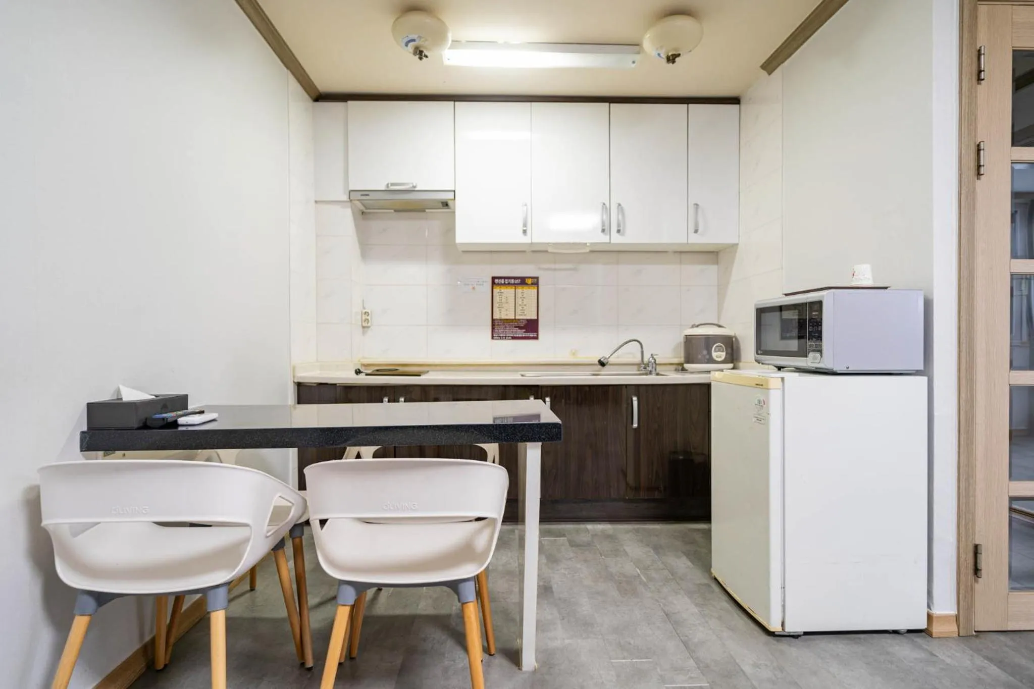 Kitchen or kitchenette in Sokcho Ritz Hotel