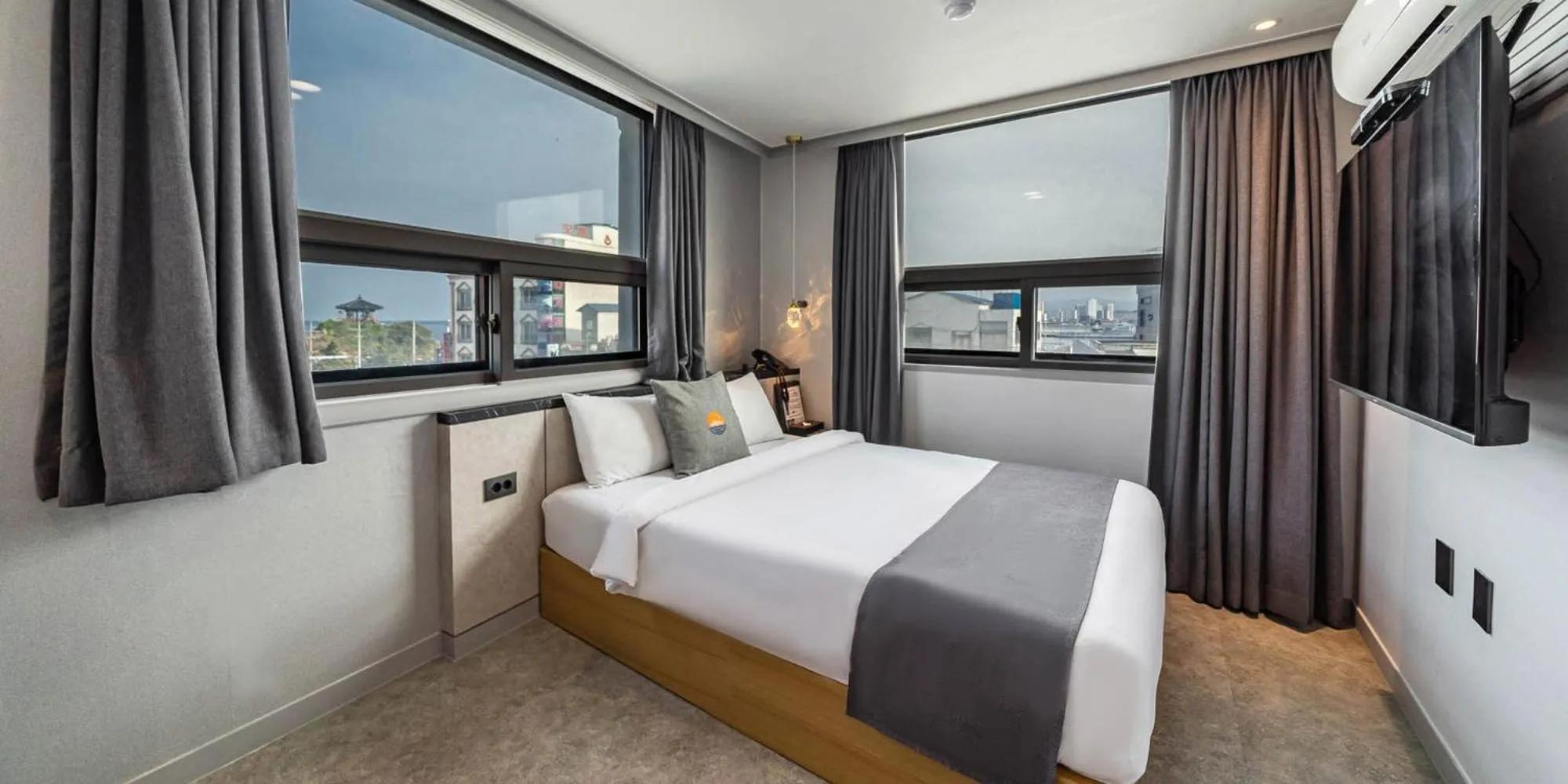 Bed in Sokcho Ritz Hotel