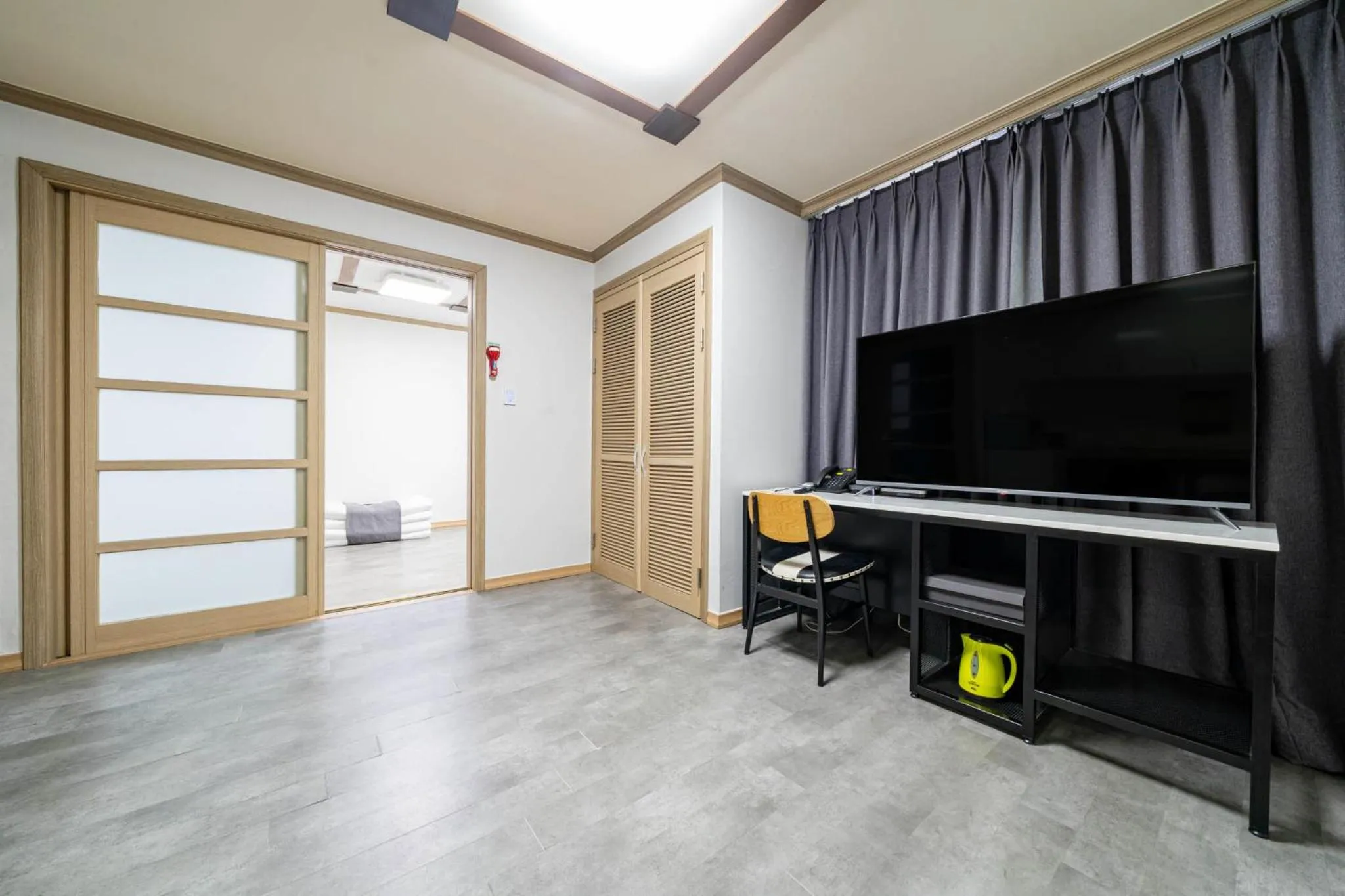 TV and multimedia in Sokcho Ritz Hotel