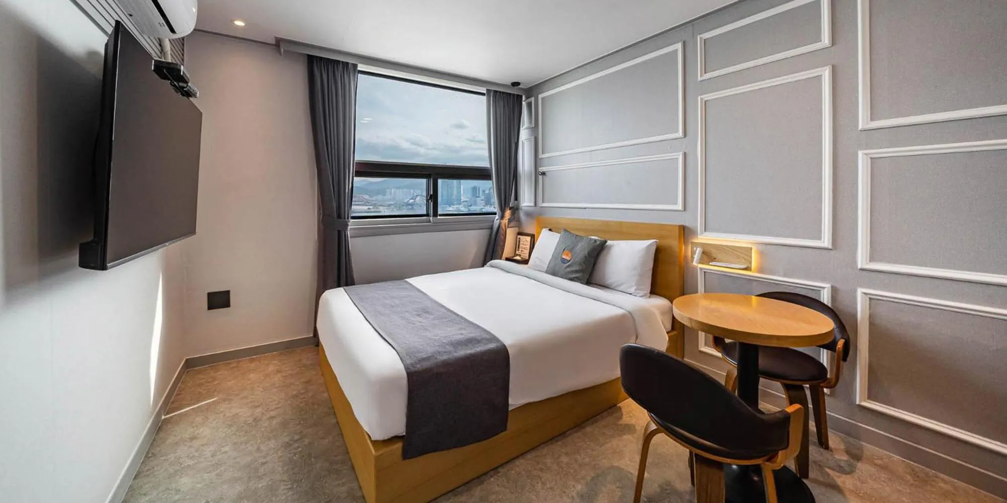 Bed in Sokcho Ritz Hotel