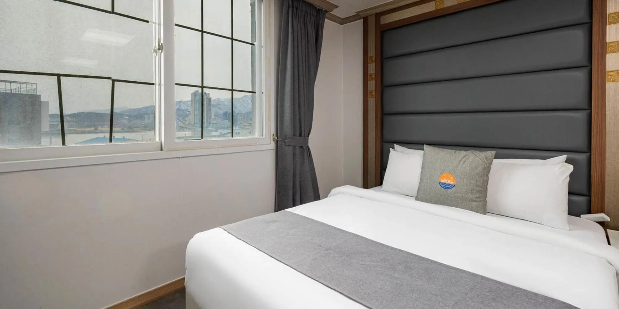 Bed in Sokcho Ritz Hotel