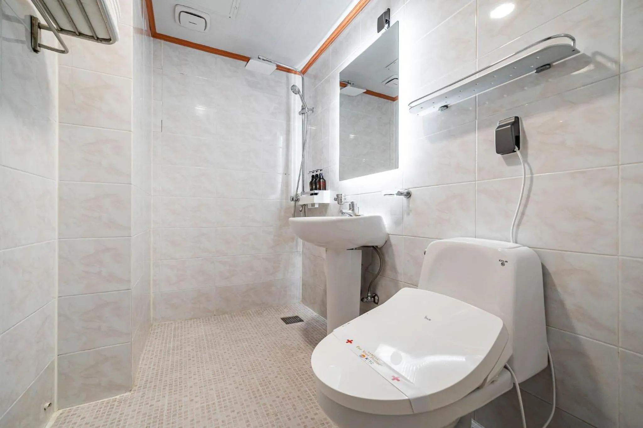 Shower in Sokcho Ritz Hotel