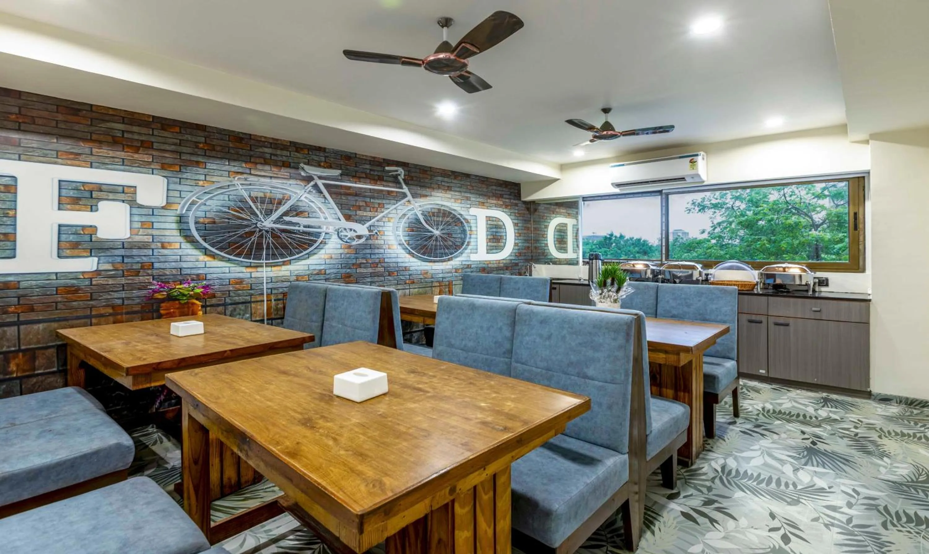 Restaurant/places to eat in Treebo KBC