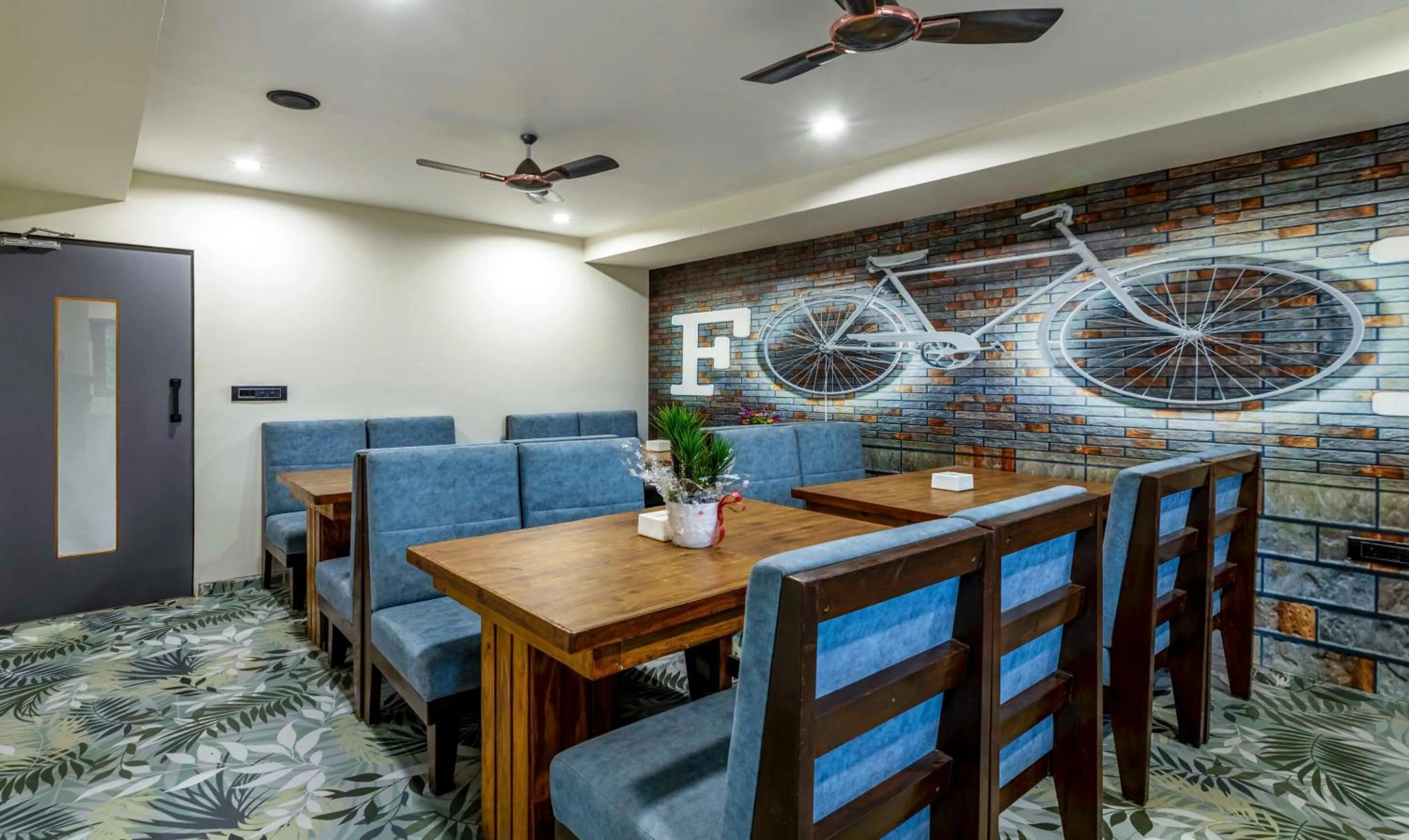 Restaurant/places to eat in Treebo KBC