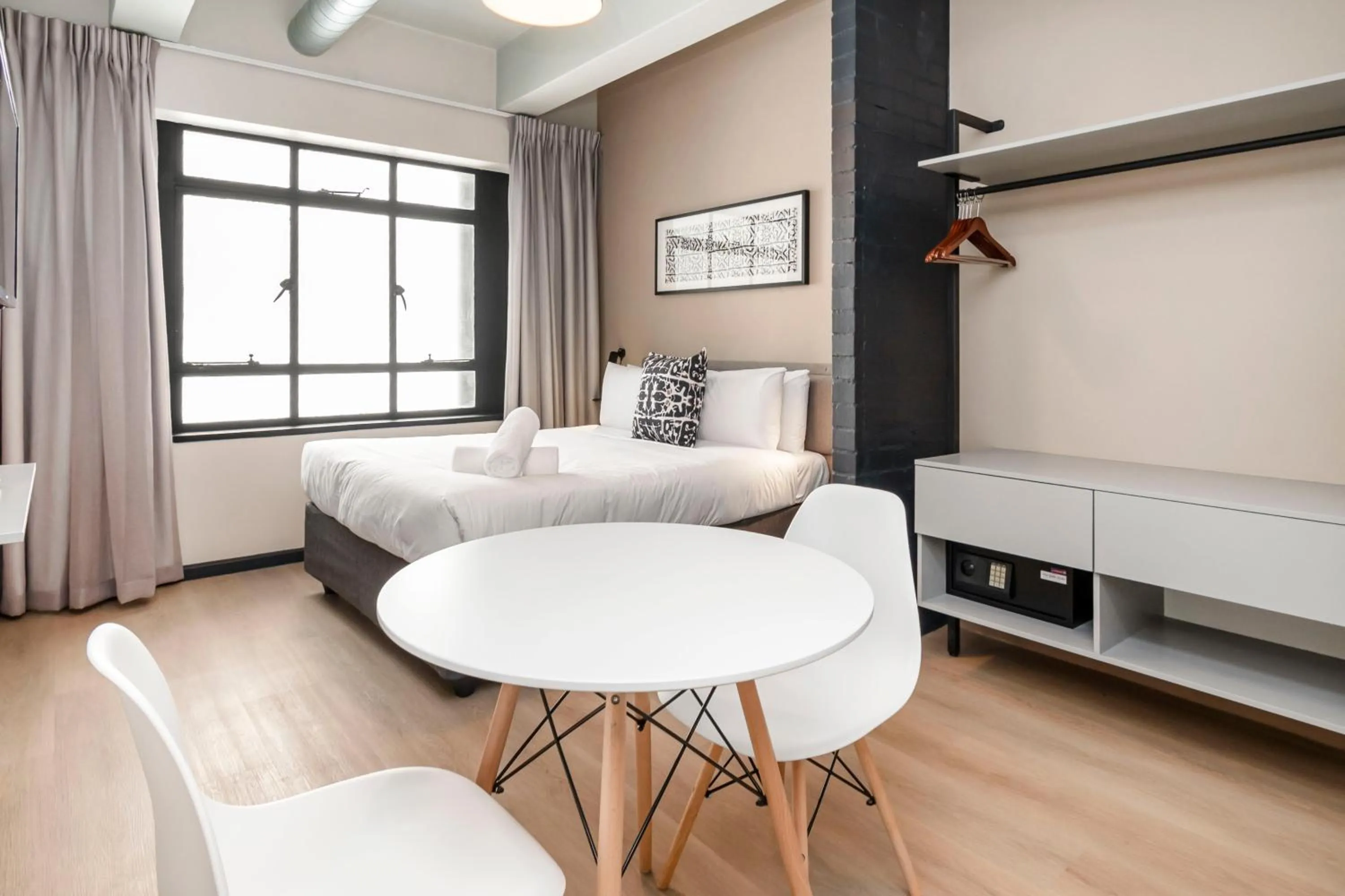 Seating area, Bed in HAVN Aparthotel by Totalstay