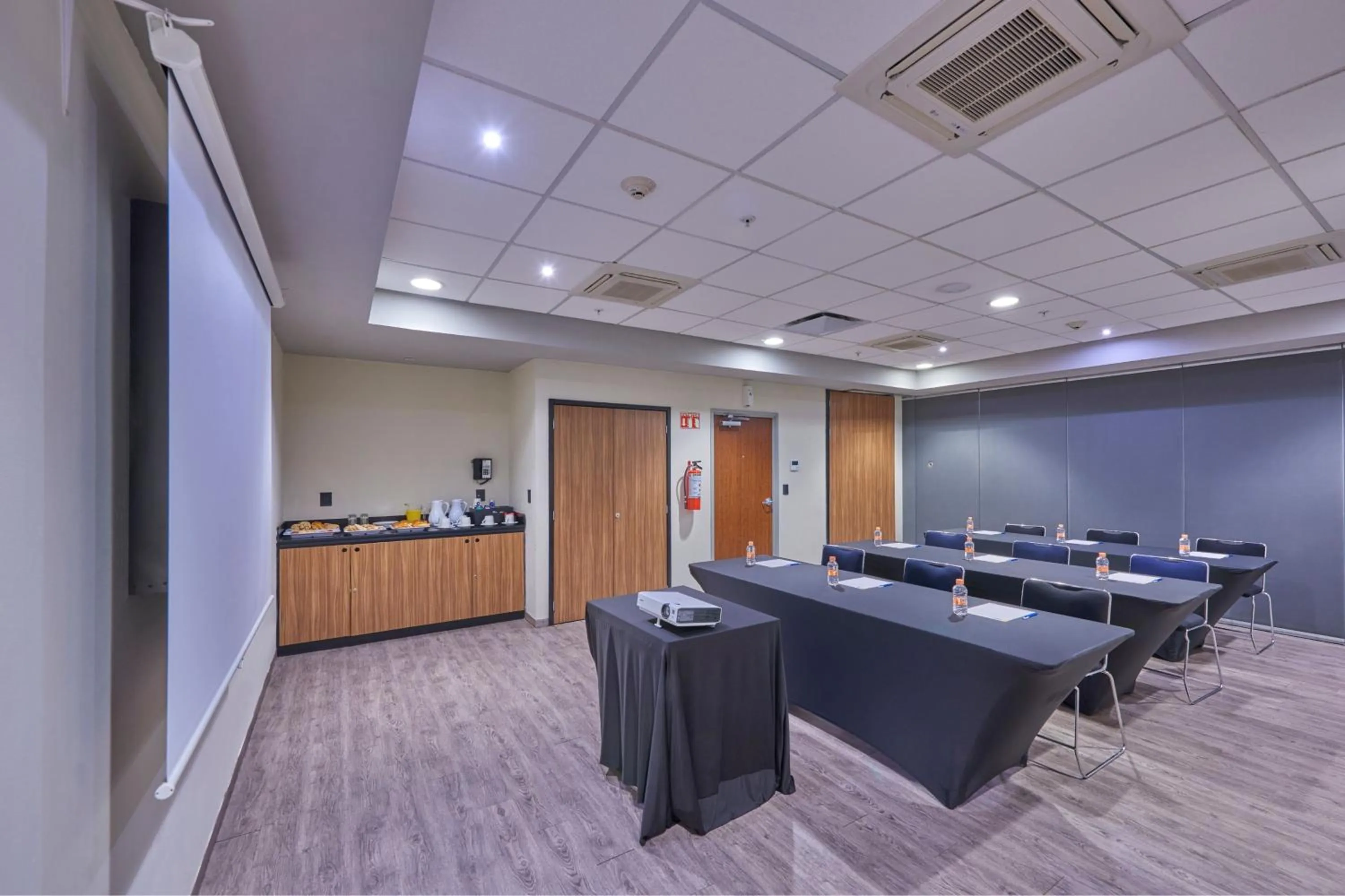 Meeting/conference room in City Express by Marriott Salamanca