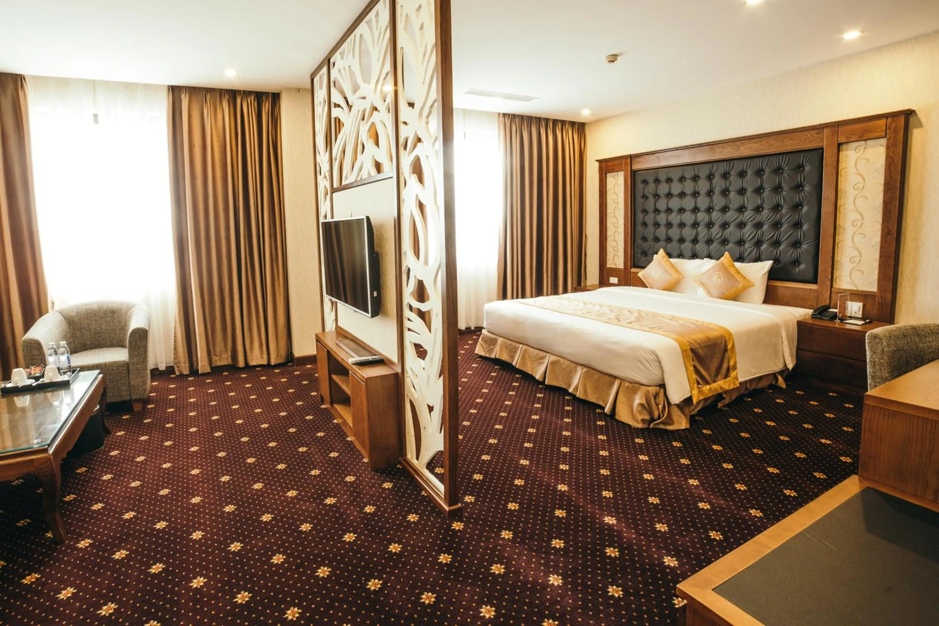 Communal lounge/ TV room, Bed in Grand Móng Cái Hotel