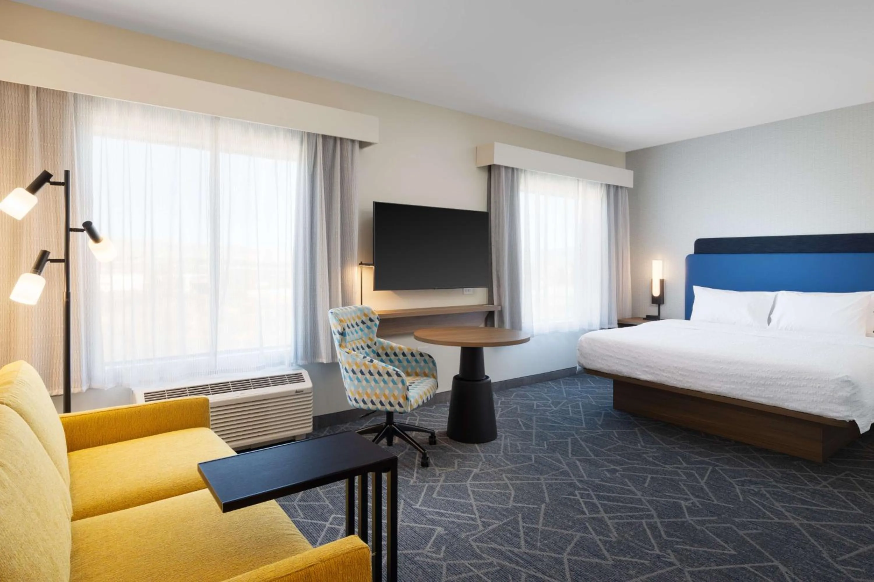 Living room, Bed in Hampton Inn & Suites Cottonwood, Az