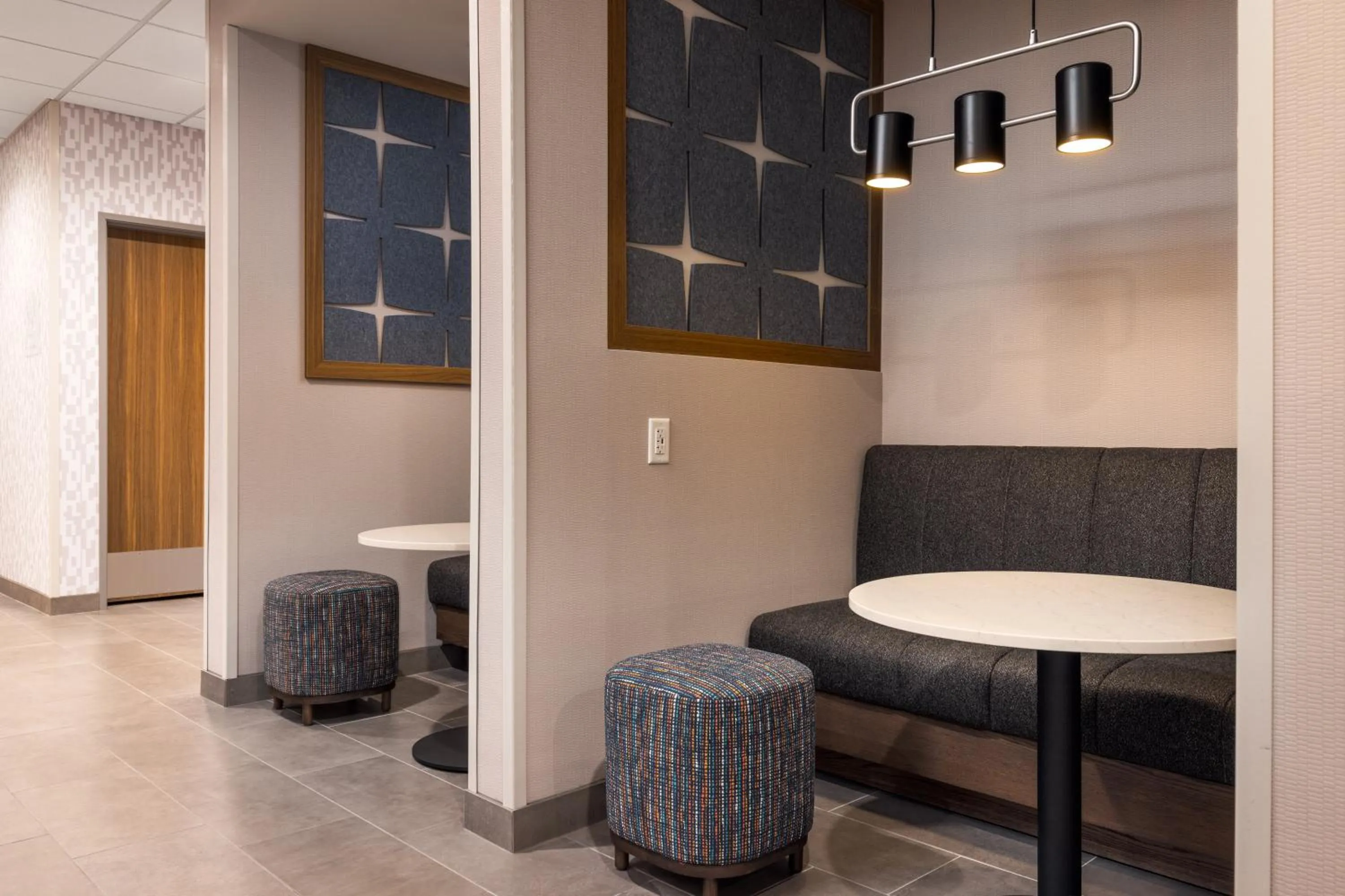 Business facilities in Hampton Inn & Suites Cottonwood, Az