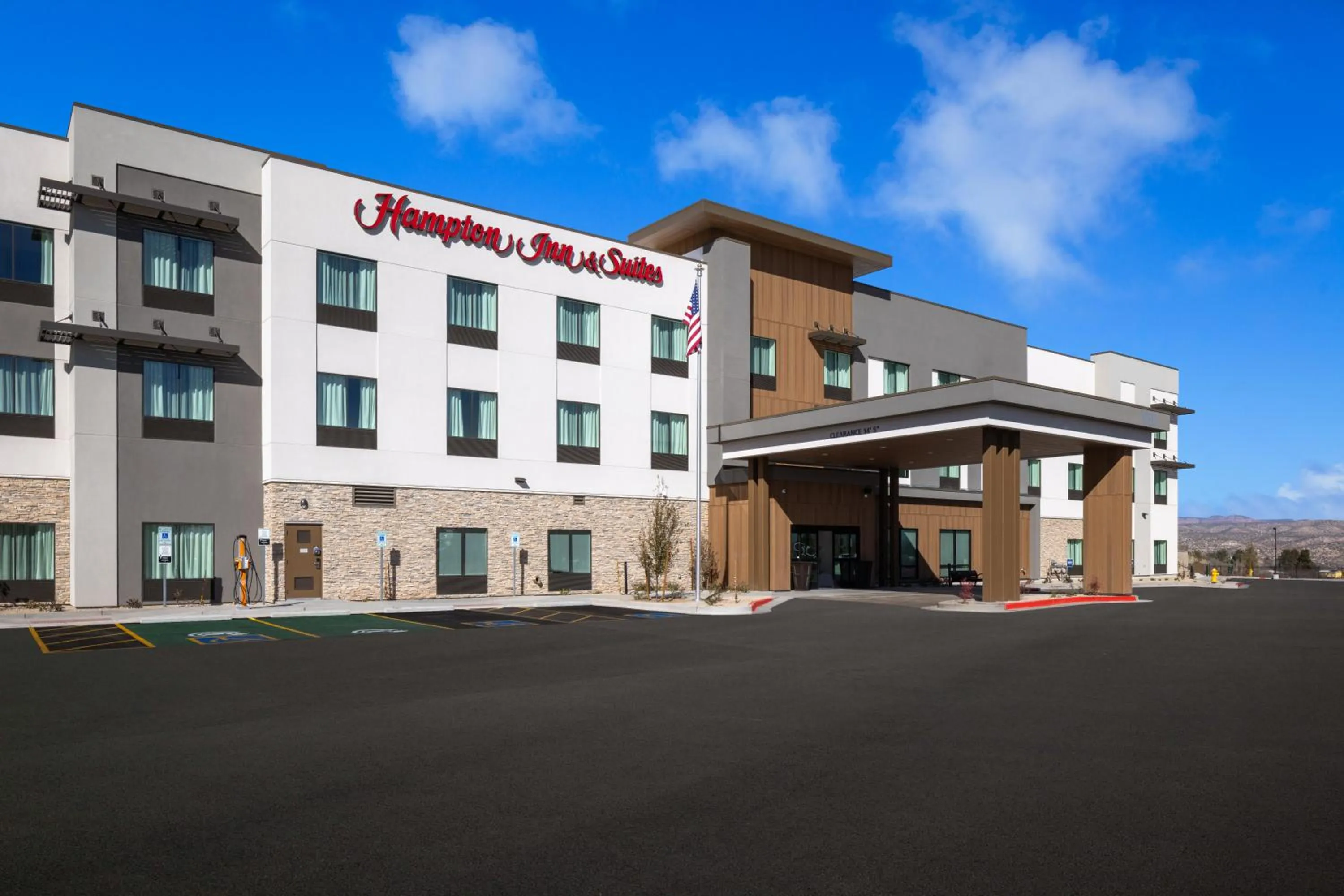 Property building in Hampton Inn & Suites Cottonwood, Az