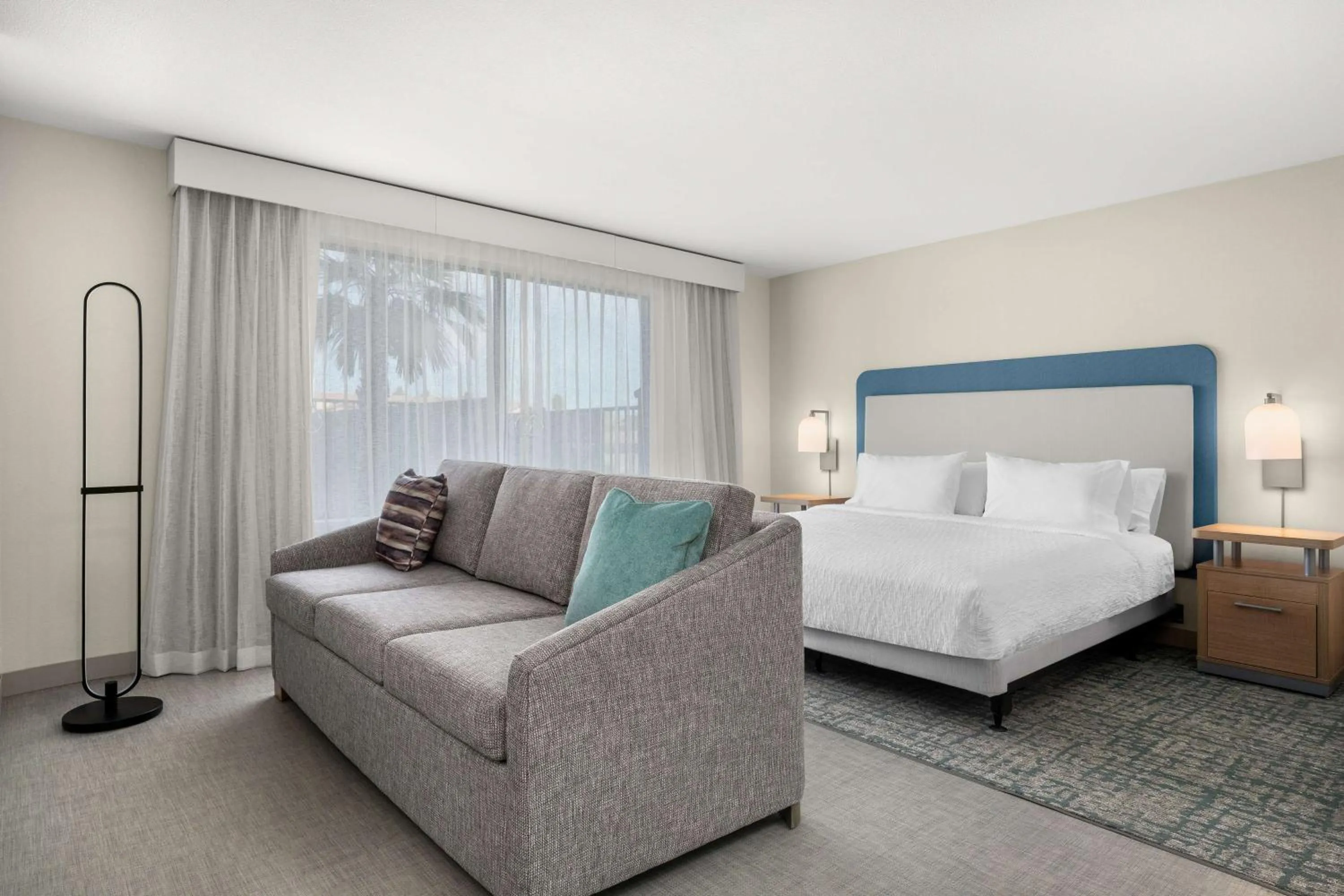 Living room, Bed in Homewood Suites By Hilton North Las Vegas Speedway