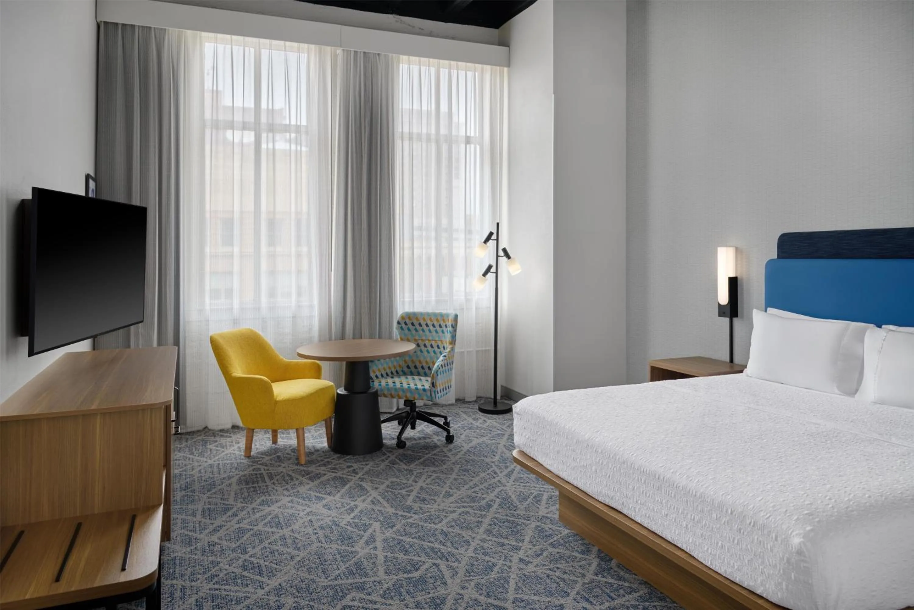 Bed in Hampton Inn by Hilton Lincoln Downtown