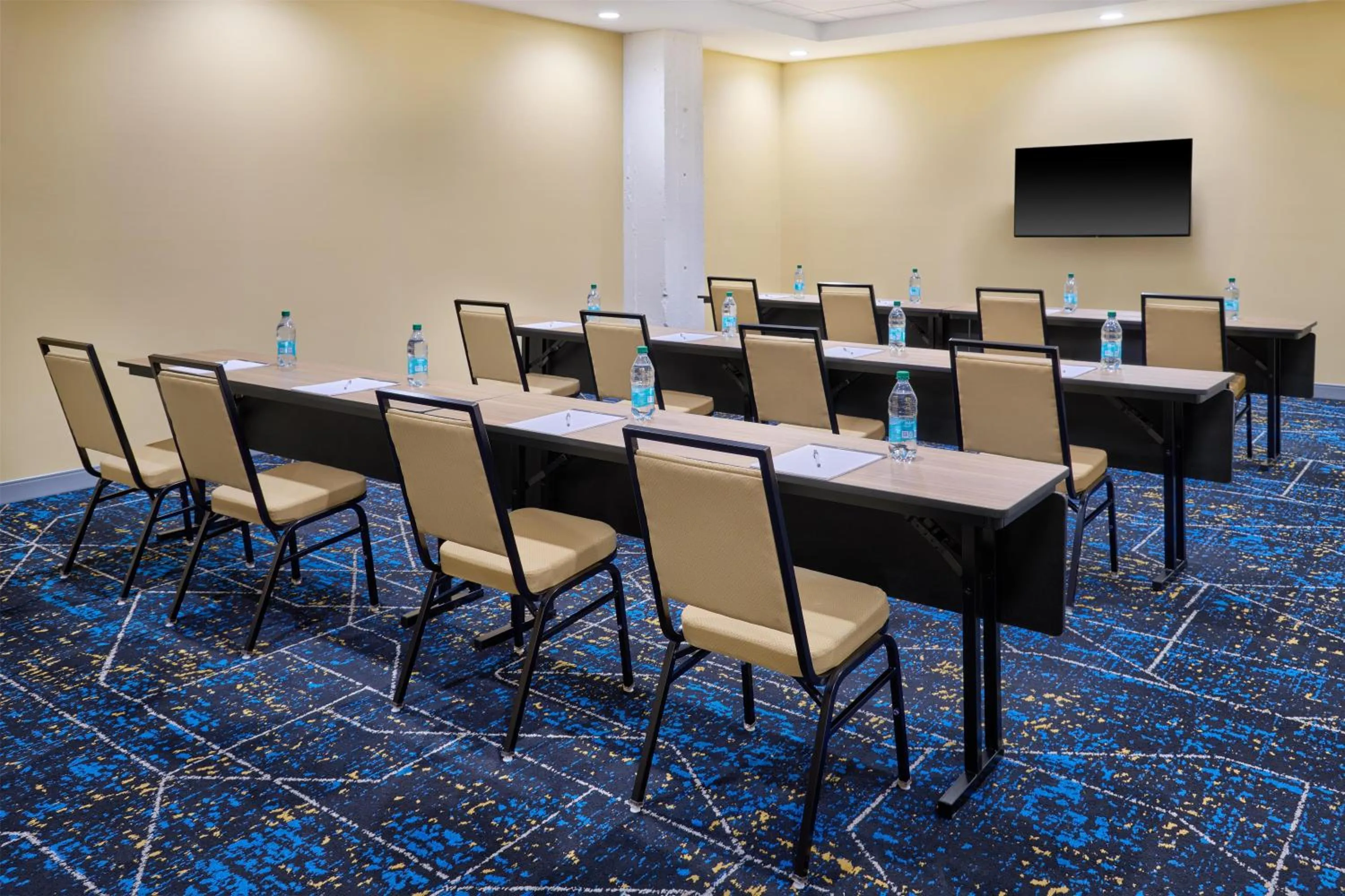 Meeting/conference room in Hampton Inn by Hilton Lincoln Downtown