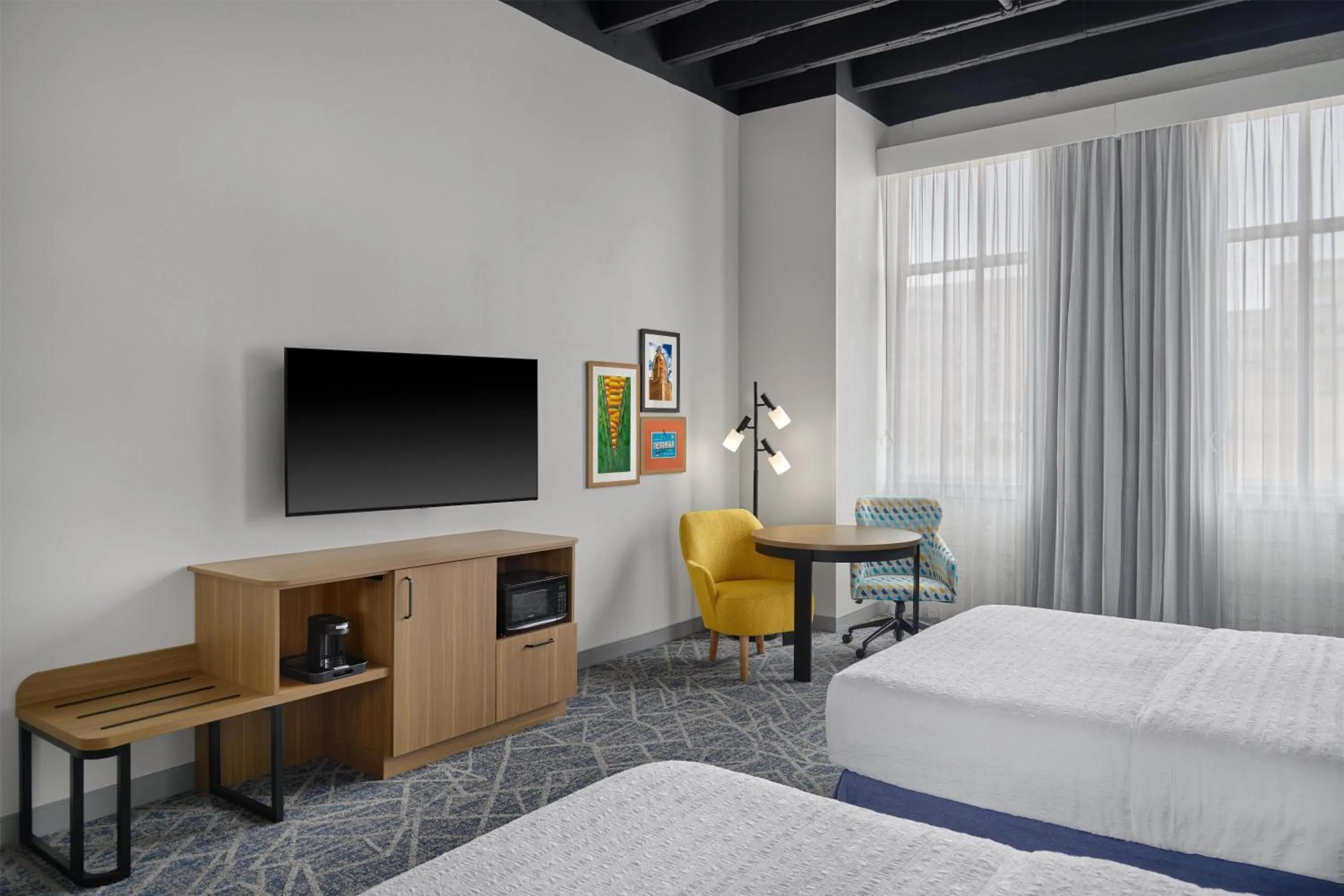 Bedroom, Bed in Hampton Inn by Hilton Lincoln Downtown