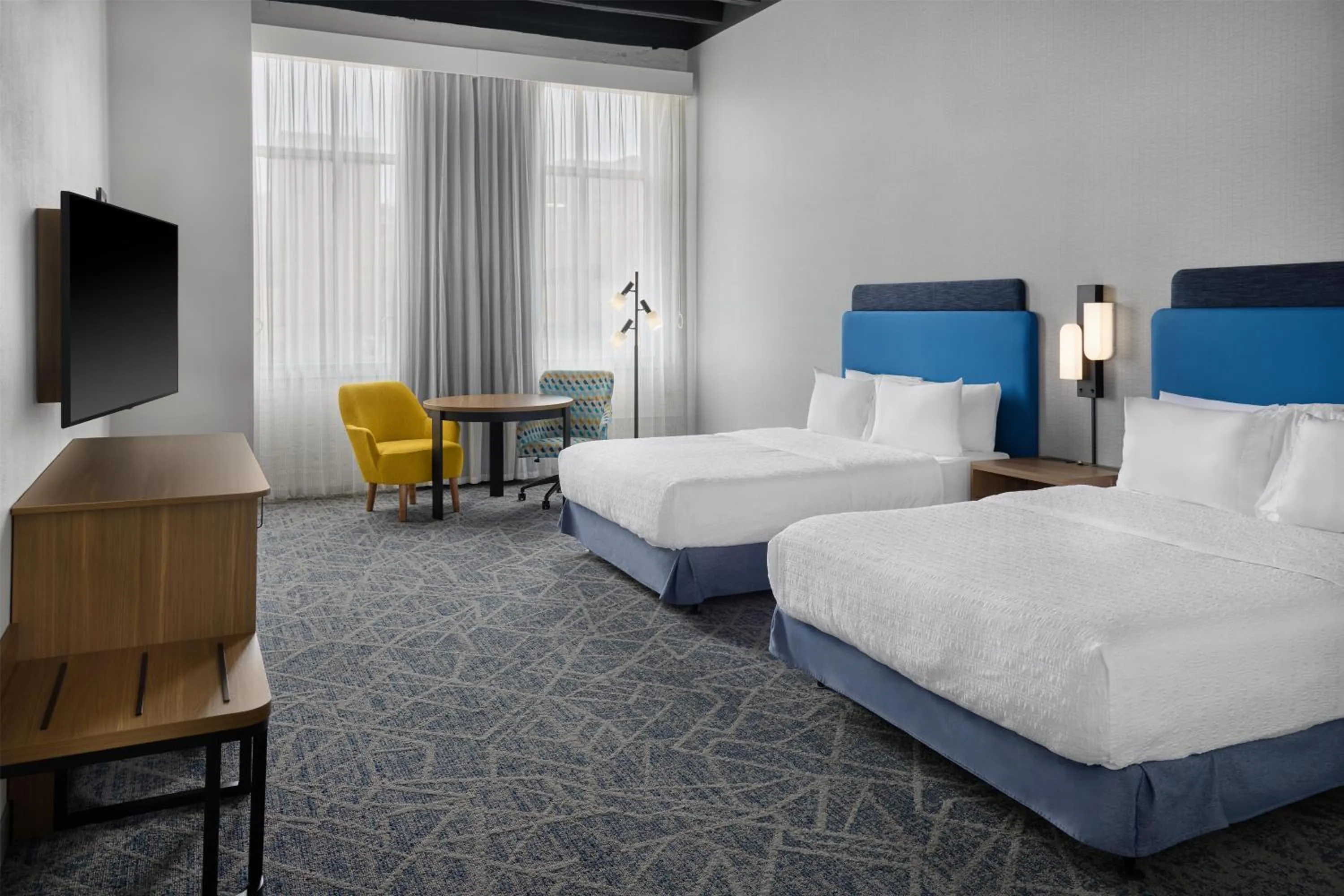 Bed in Hampton Inn by Hilton Lincoln Downtown