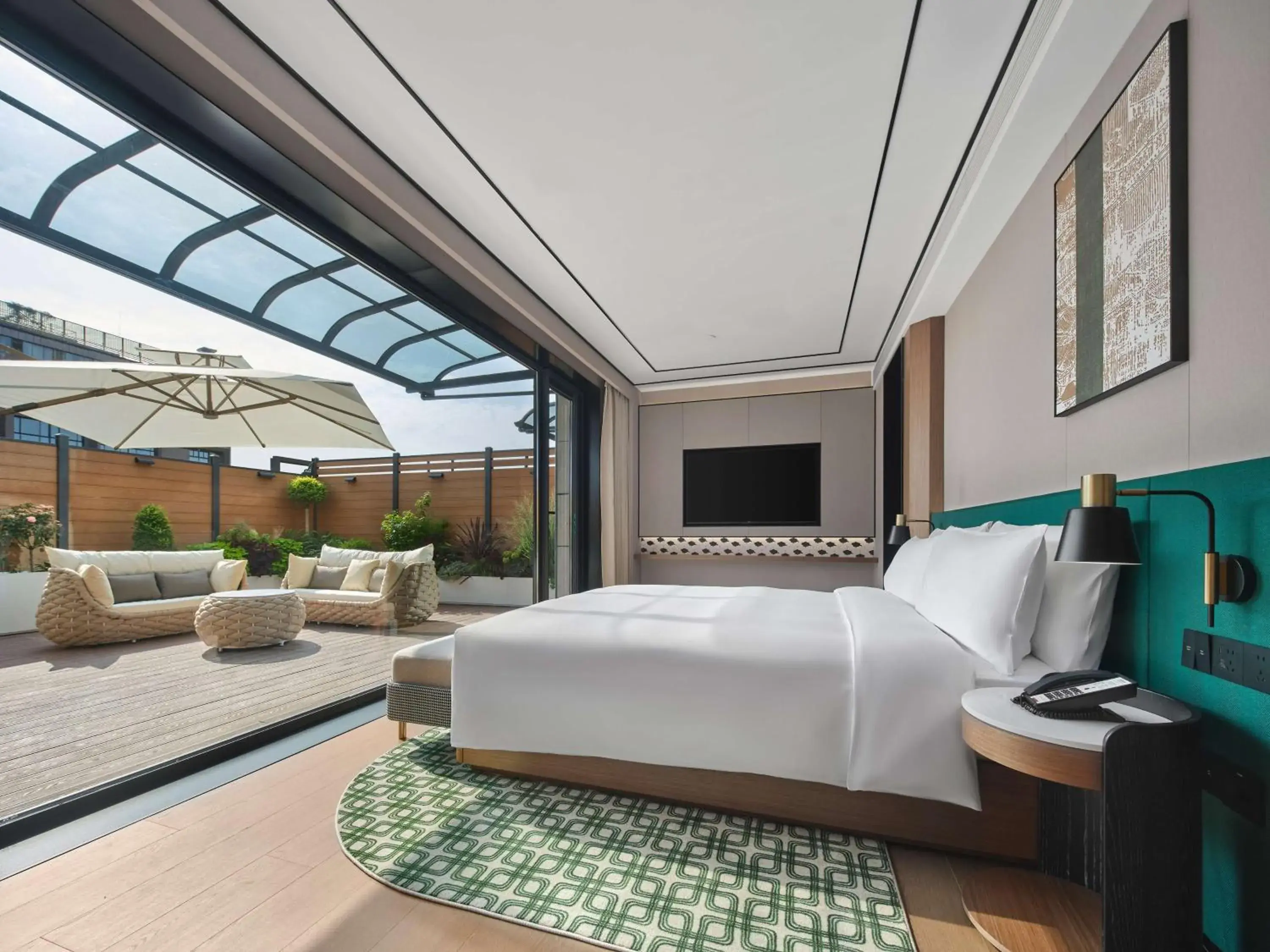 Premium King Room with Terrace in Hilton Garden Inn Xi'An Bell Tower Premium King Room with Terrace in Hilton Garden Inn Xi'An Bell Tower