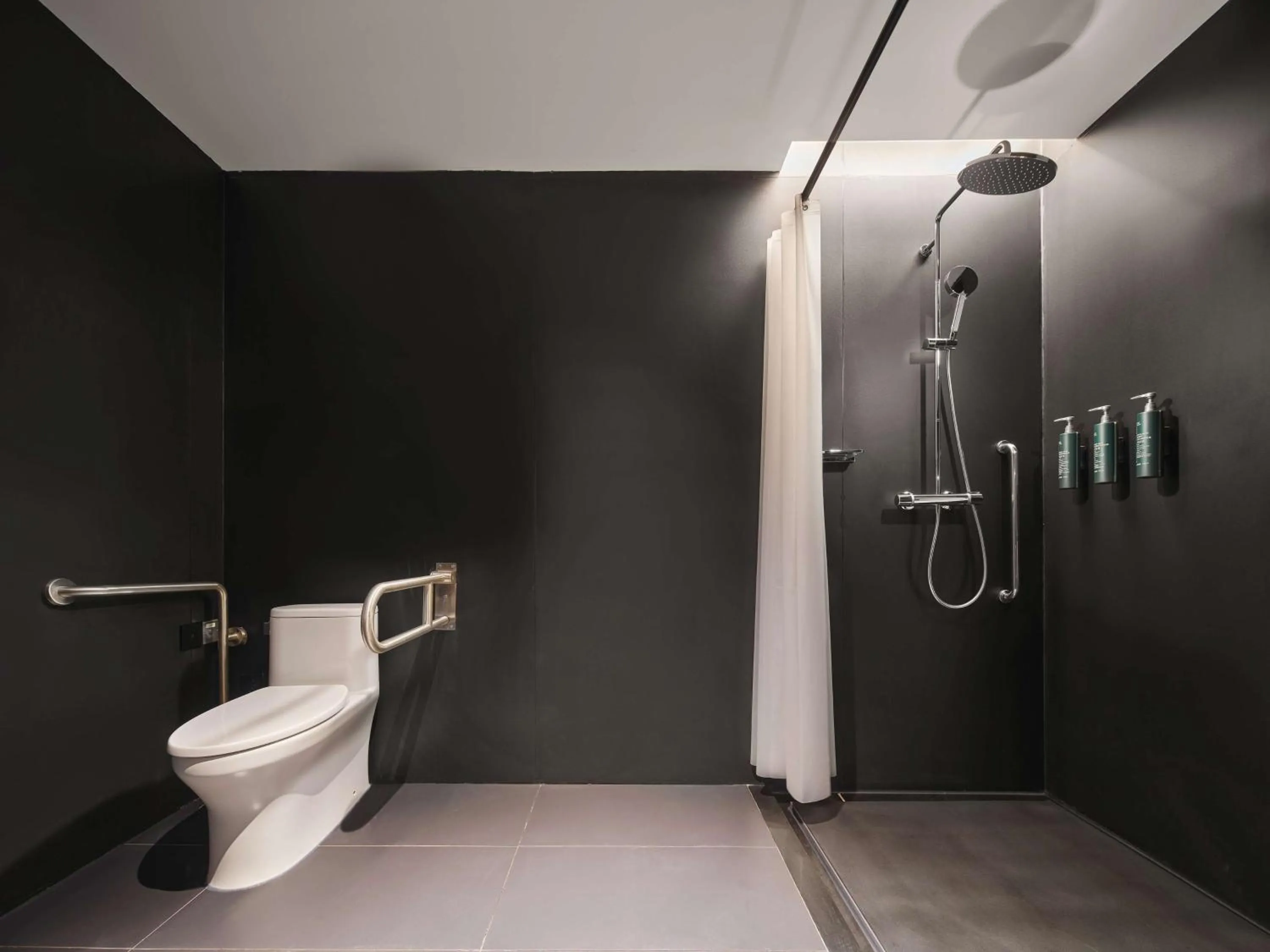 Bathroom in Hilton Garden Inn Xi'An Bell Tower