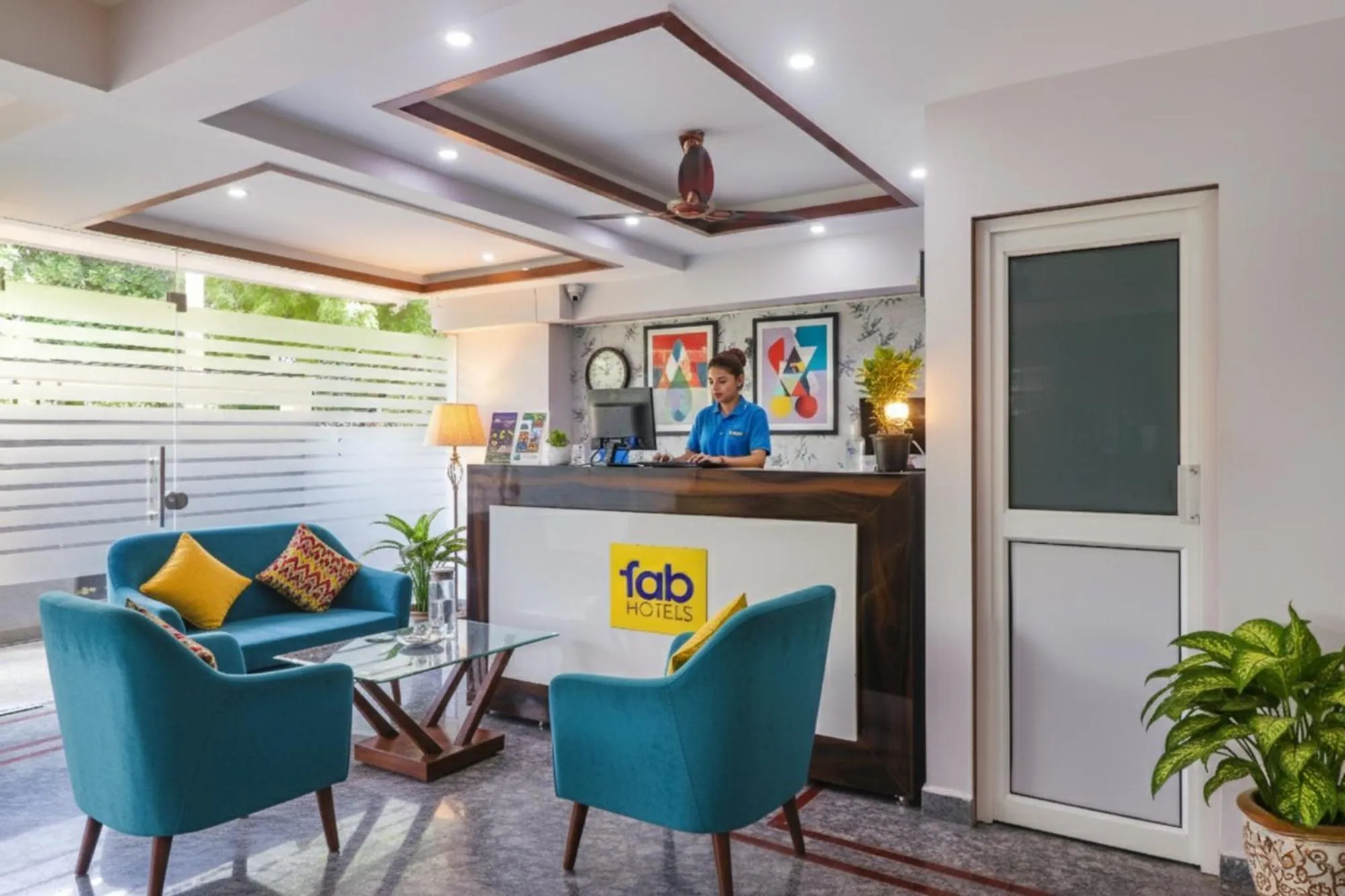 Lobby or reception in FabHotel Star Corporate Suite Near Medanta-The Medicity & Park Hospital, Gurugram