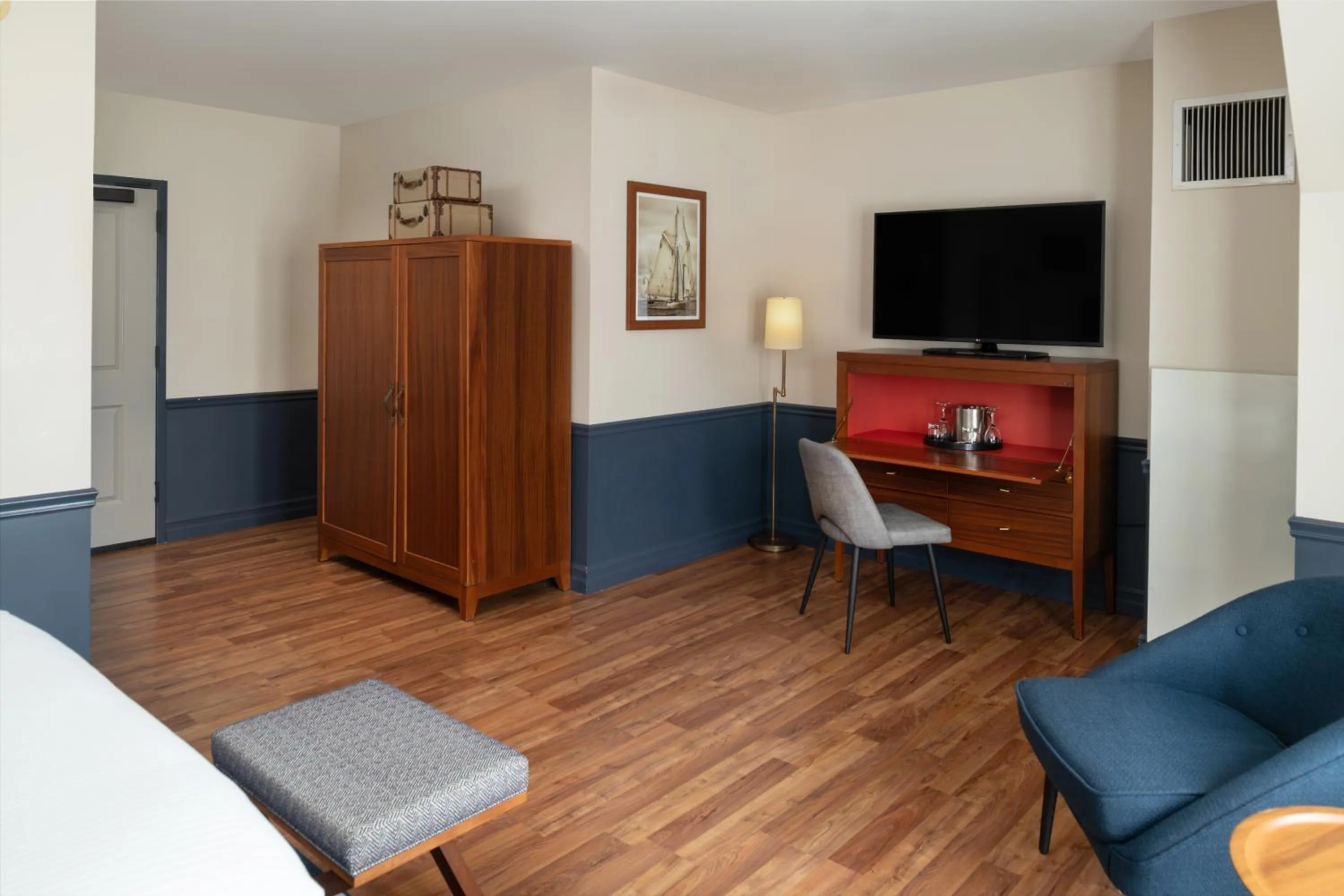 TV and multimedia in Portland Harbor Hotel