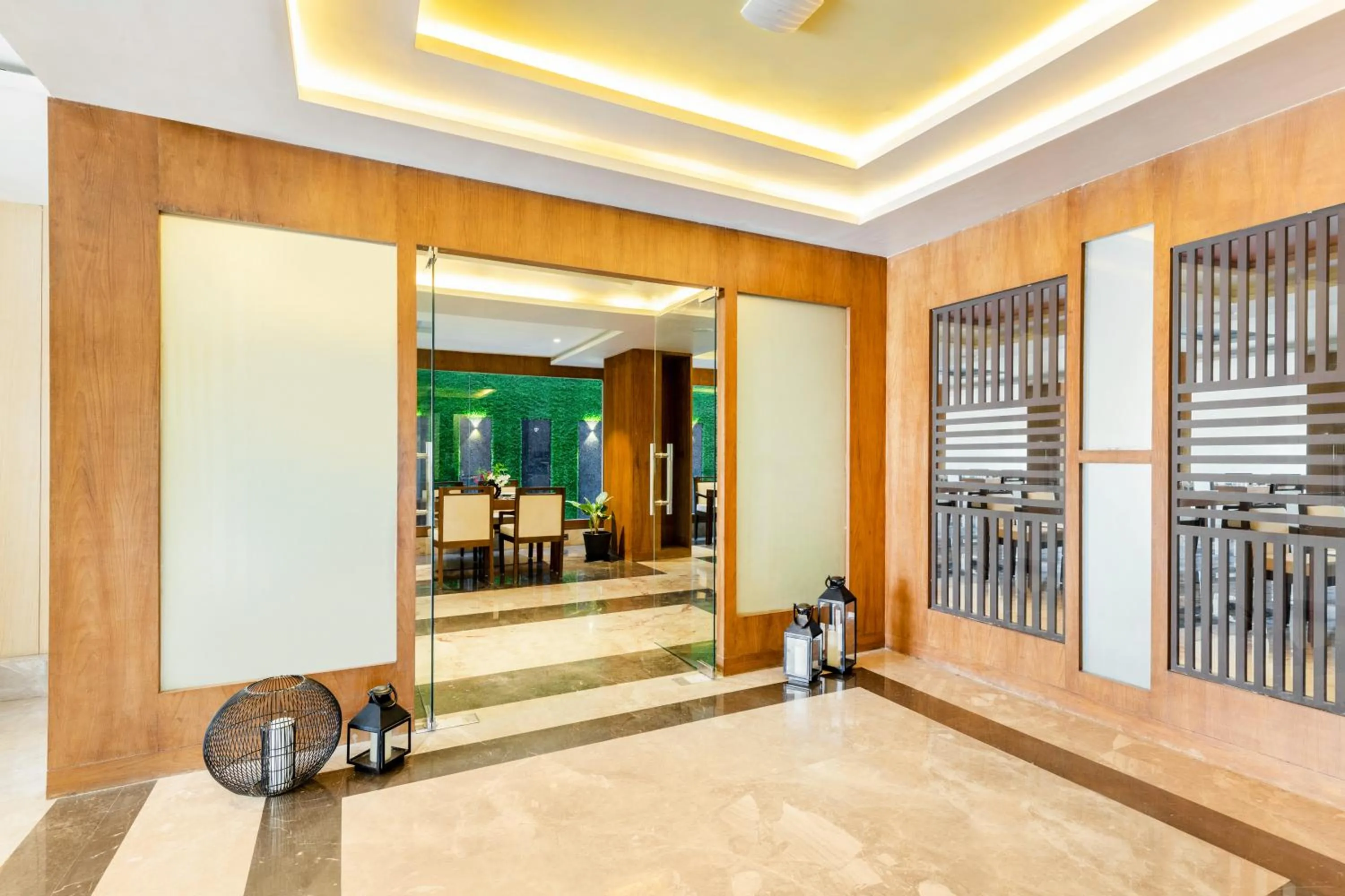 Restaurant/places to eat in Seasons Sajjangarh