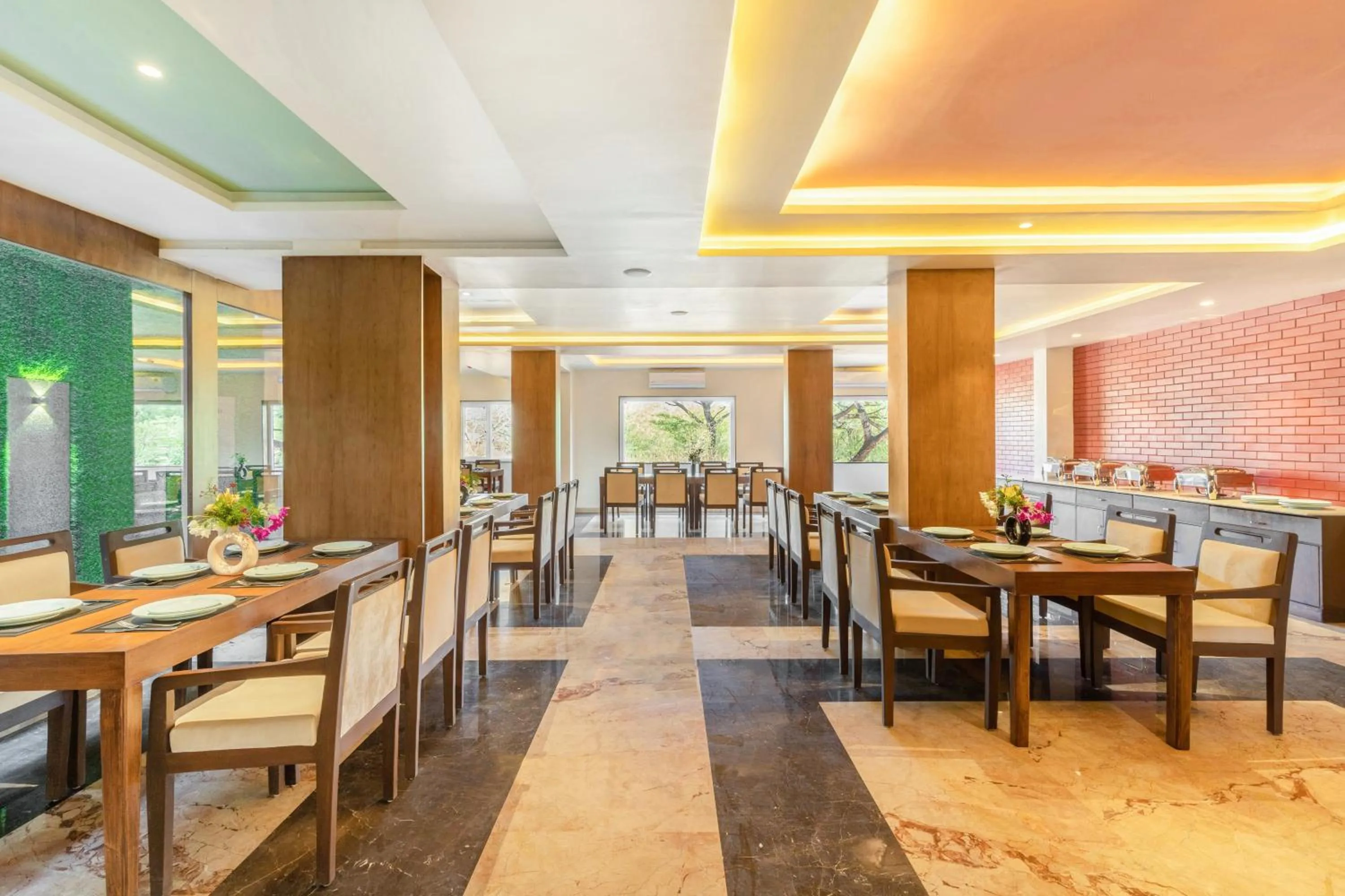 Restaurant/places to eat in Seasons Sajjangarh