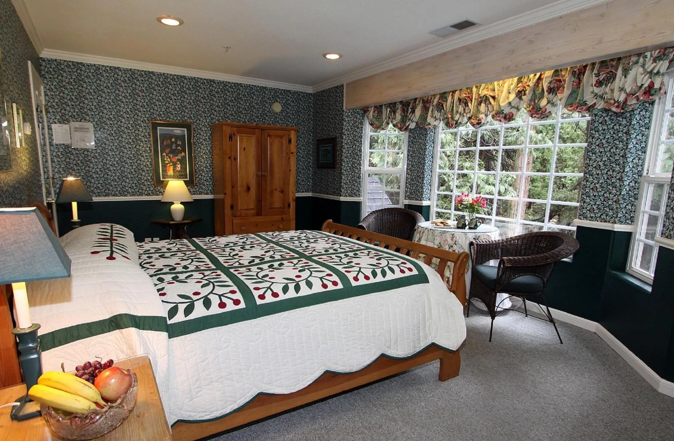 Bed in McCaffrey House Bed and Breakfast Inn