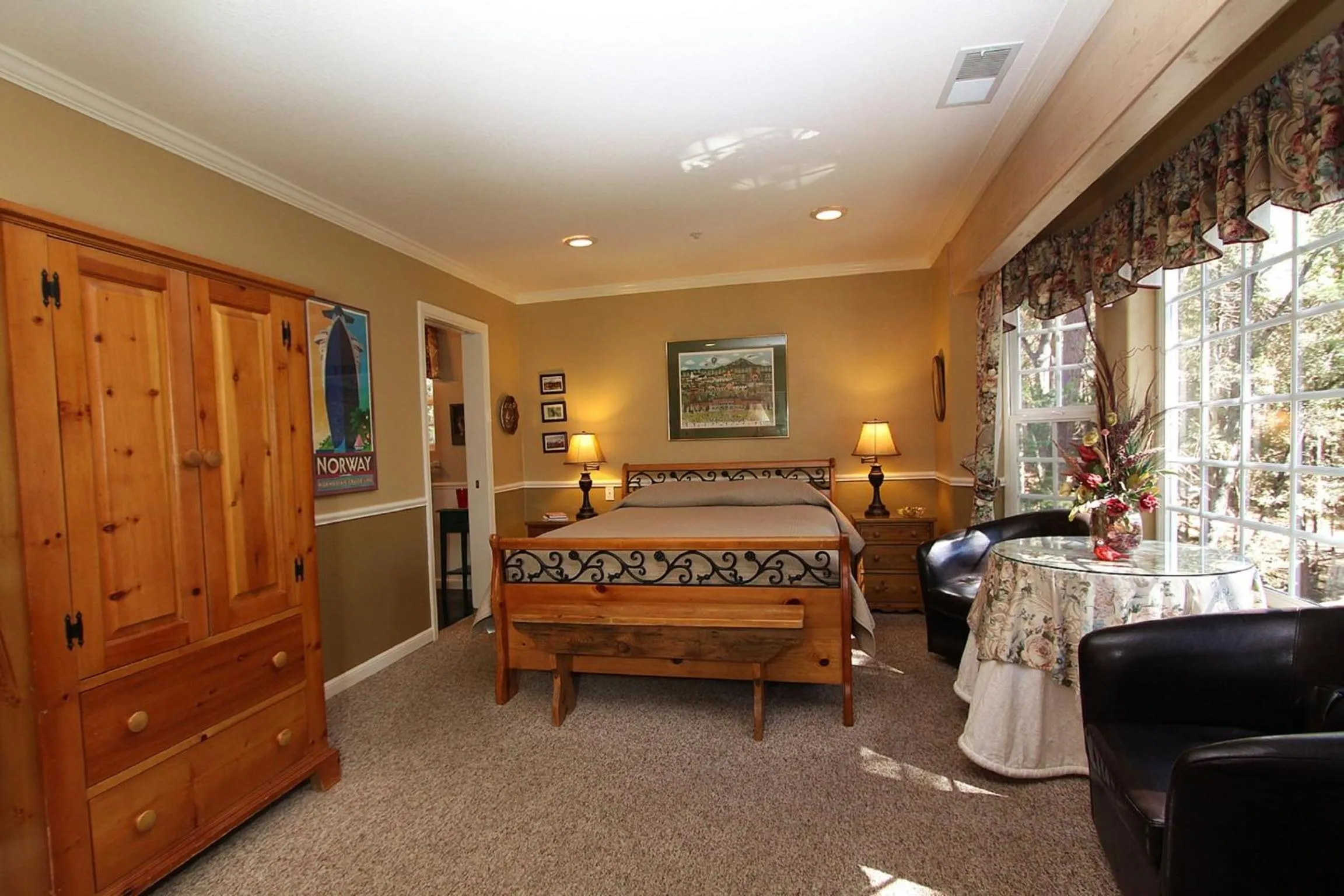 Photo of the whole room in McCaffrey House Bed and Breakfast Inn