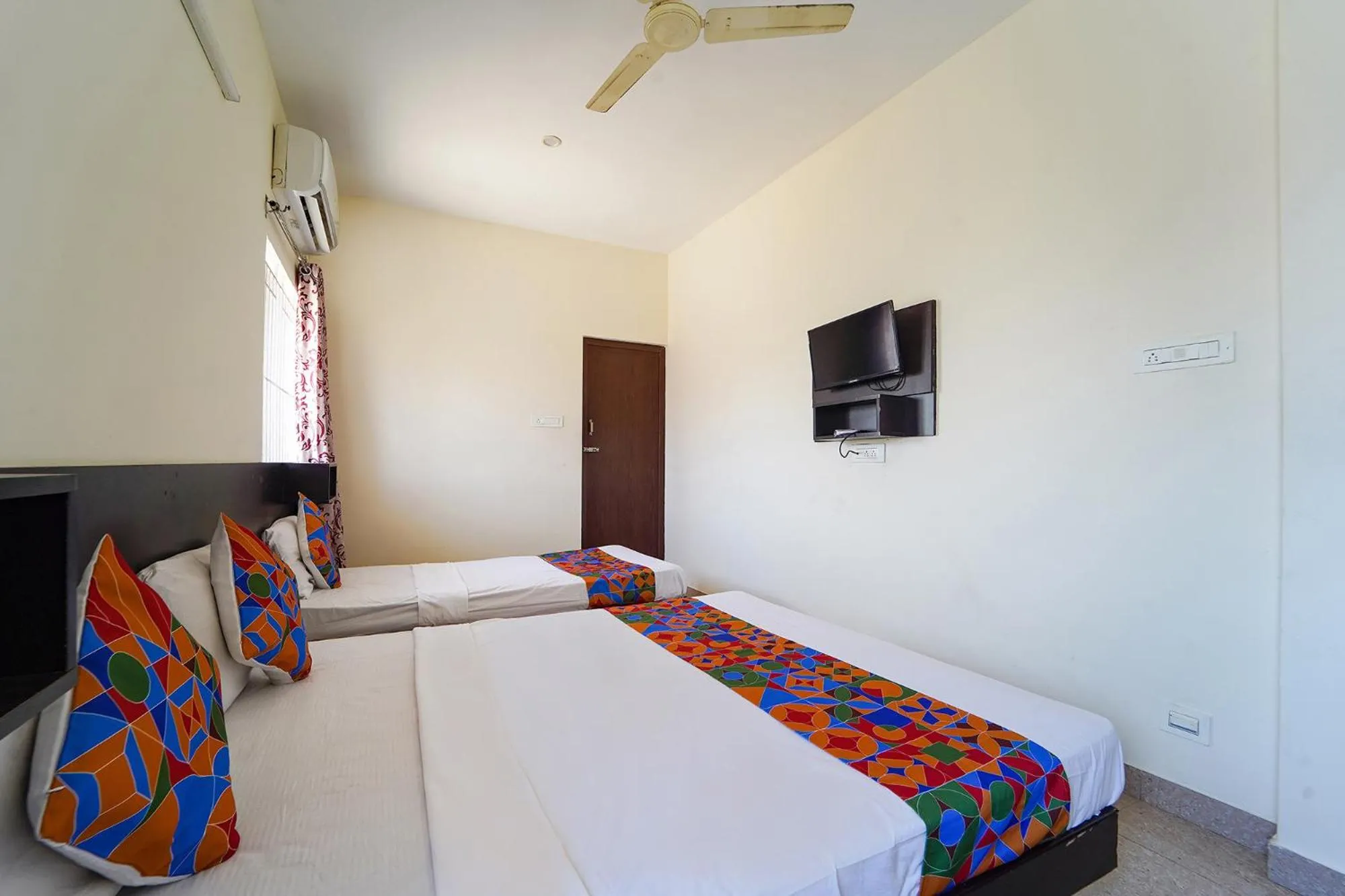 Bed in Via Aarudras Residency - Nr Coimbatore Airport