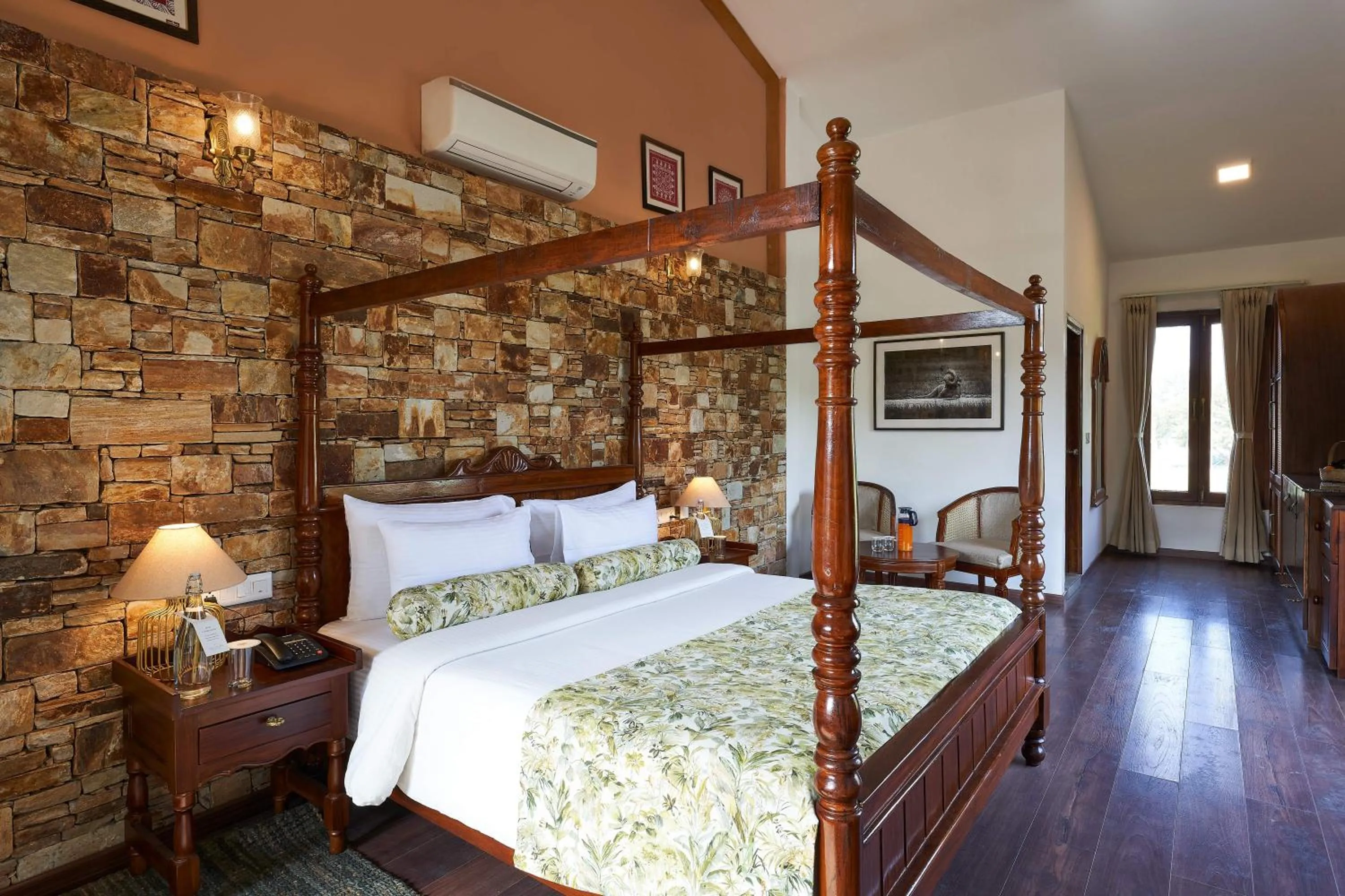 Bedroom, Bed in Tree of Life Ramvilas, Bandhavgarh
