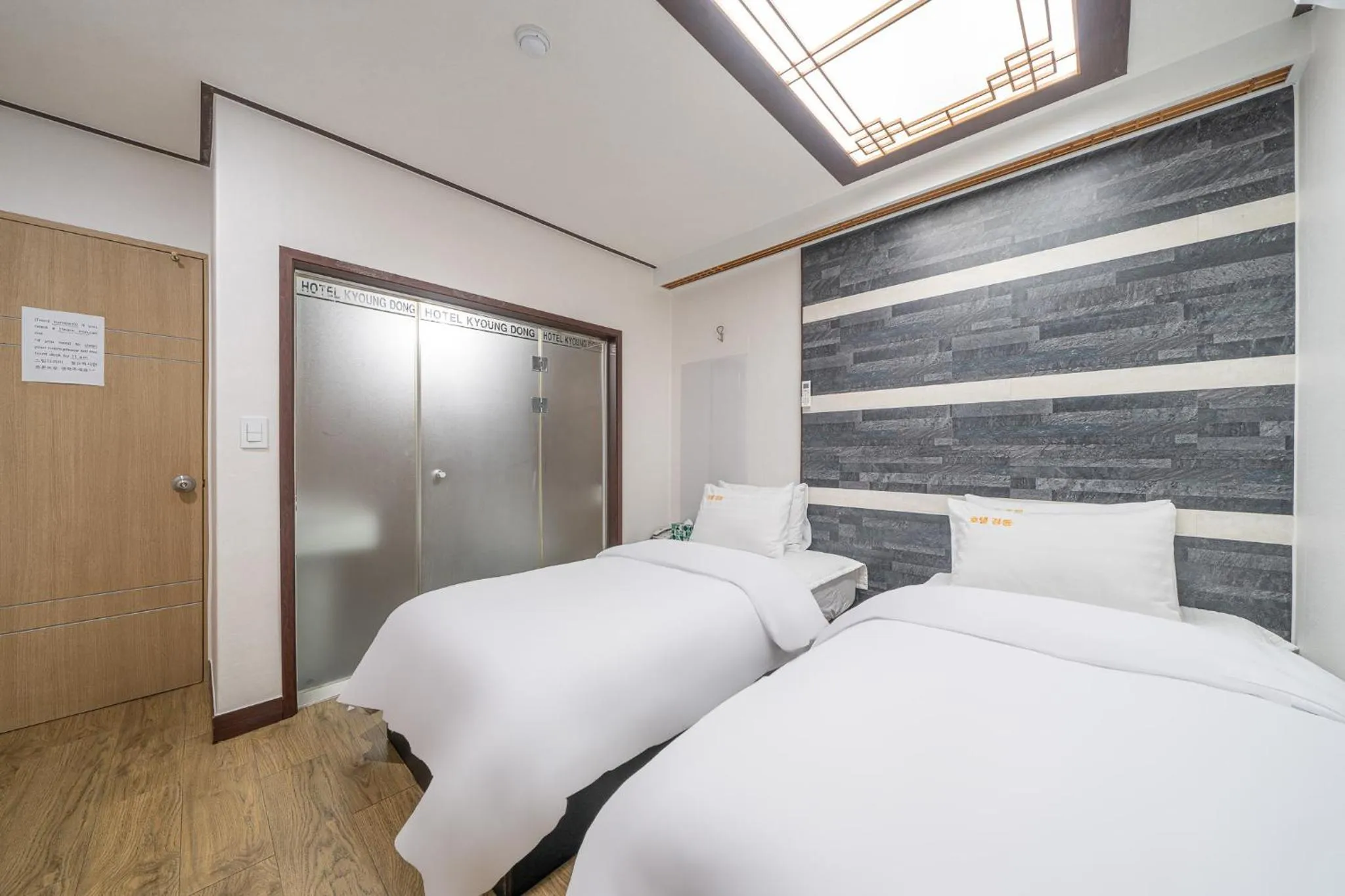 Photo of the whole room, Bed in Kyoung Dong Hotel Myeongdong