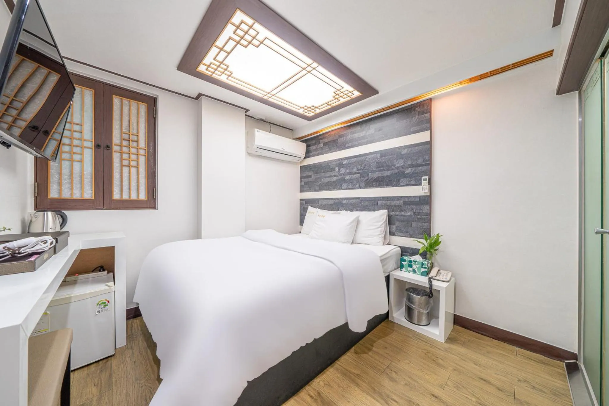 Photo of the whole room, Bed in Kyoung Dong Hotel Myeongdong