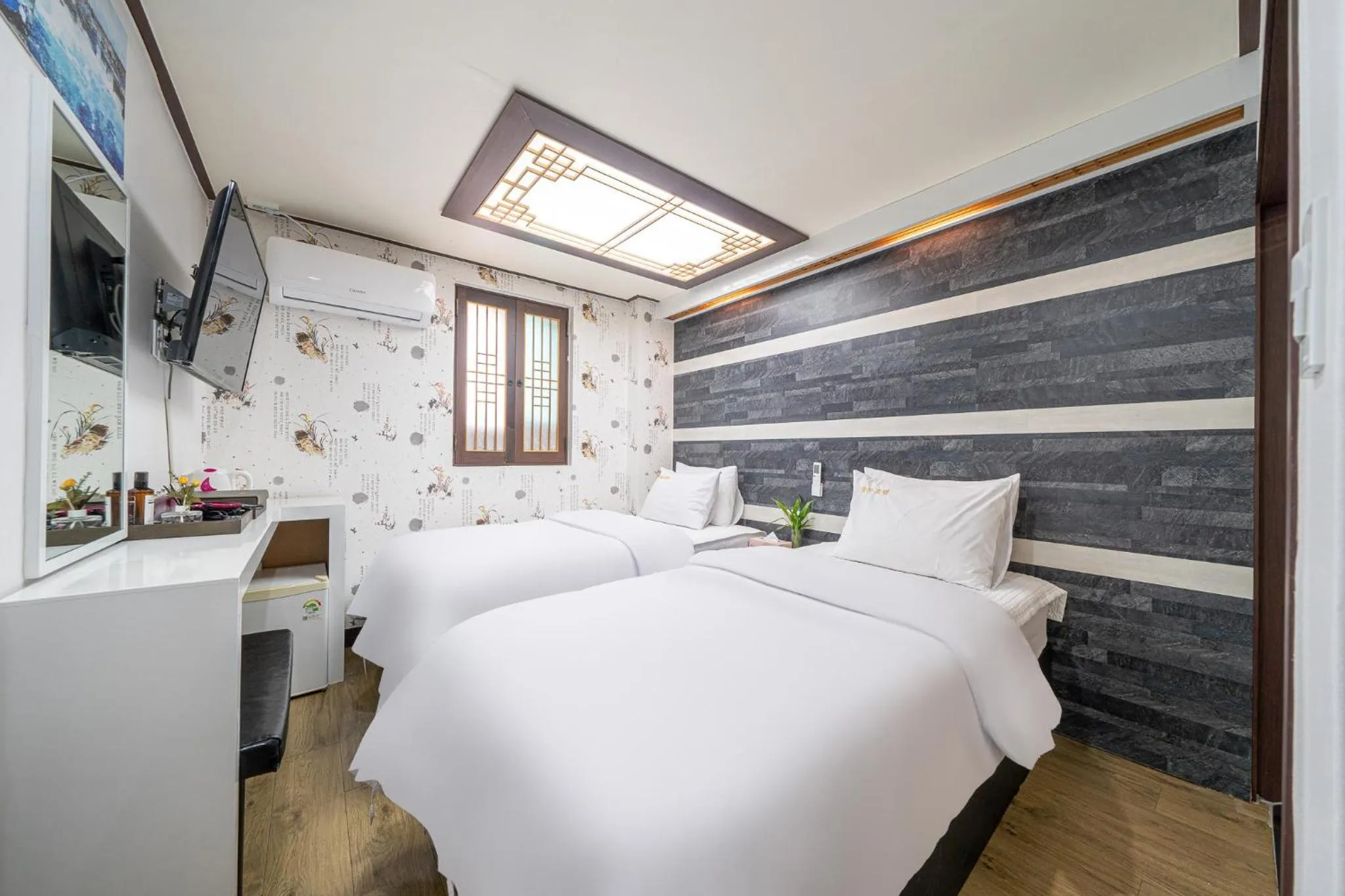 Photo of the whole room, Bed in Kyoung Dong Hotel Myeongdong