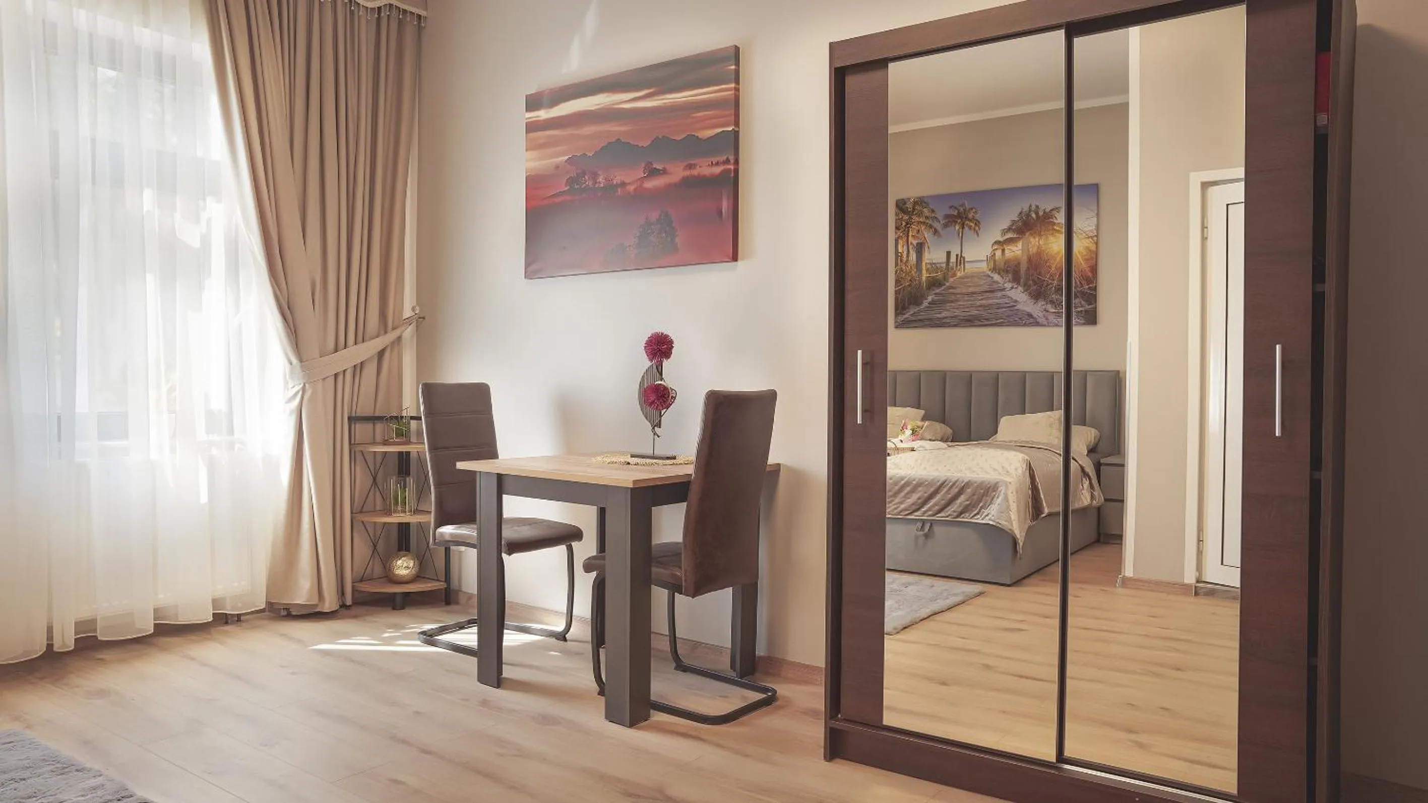 Bedroom, Bed in Amir Deluxe Motel