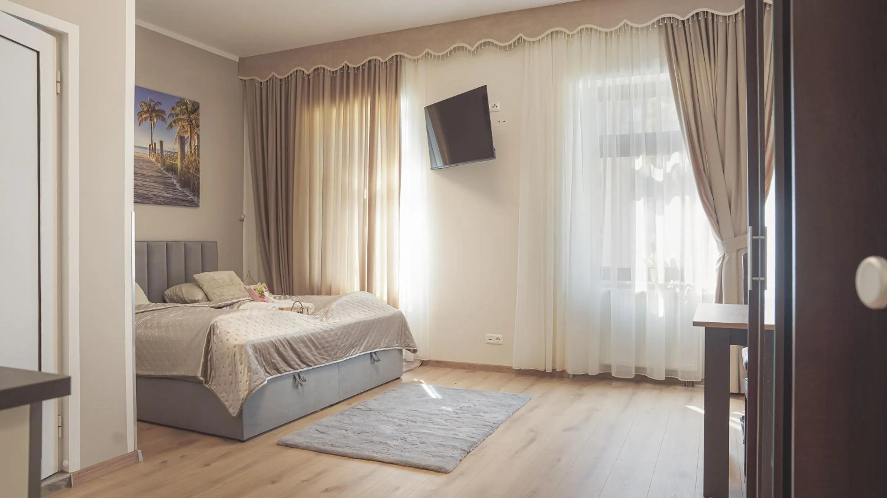 Bedroom, Bed in Amir Deluxe Motel