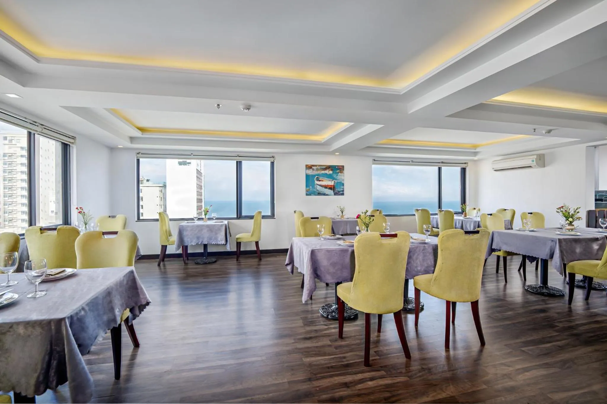 Restaurant/places to eat in Ocean Haven Hotel