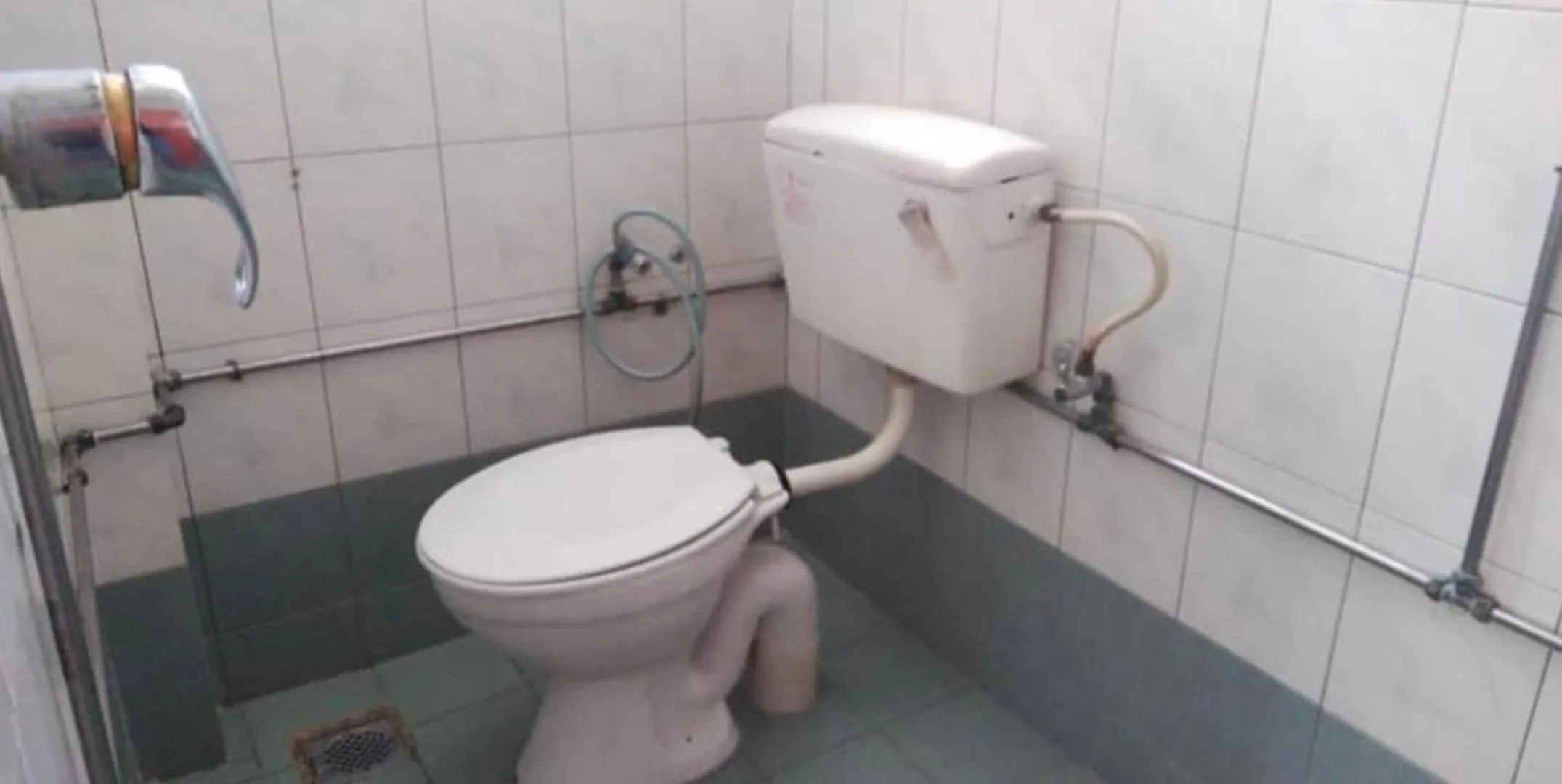 Toilet in Dung Fang Hotel